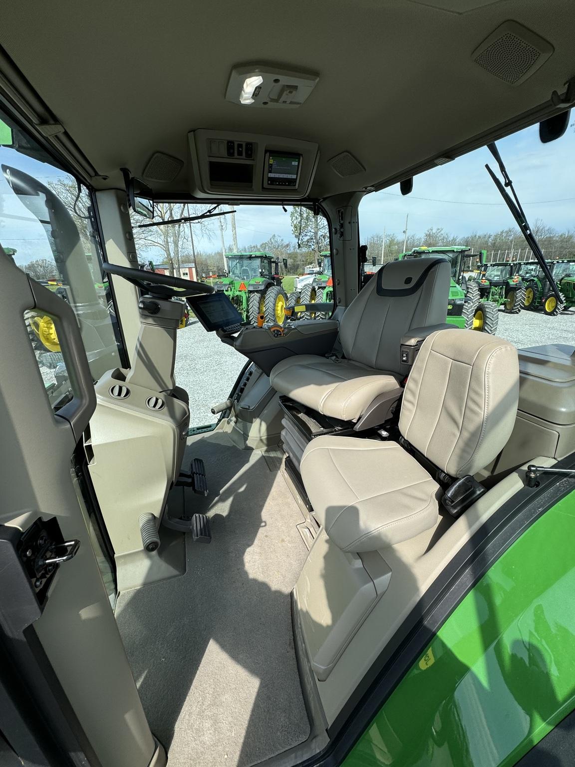 2024 John Deere 8R 250 Image