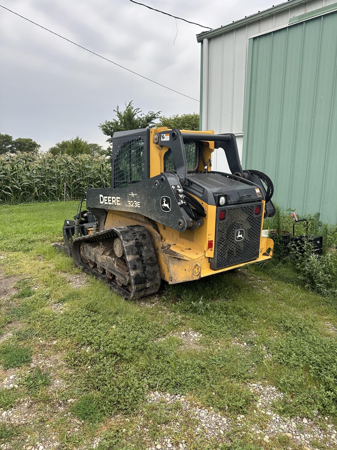 2016 John Deere 323E Image