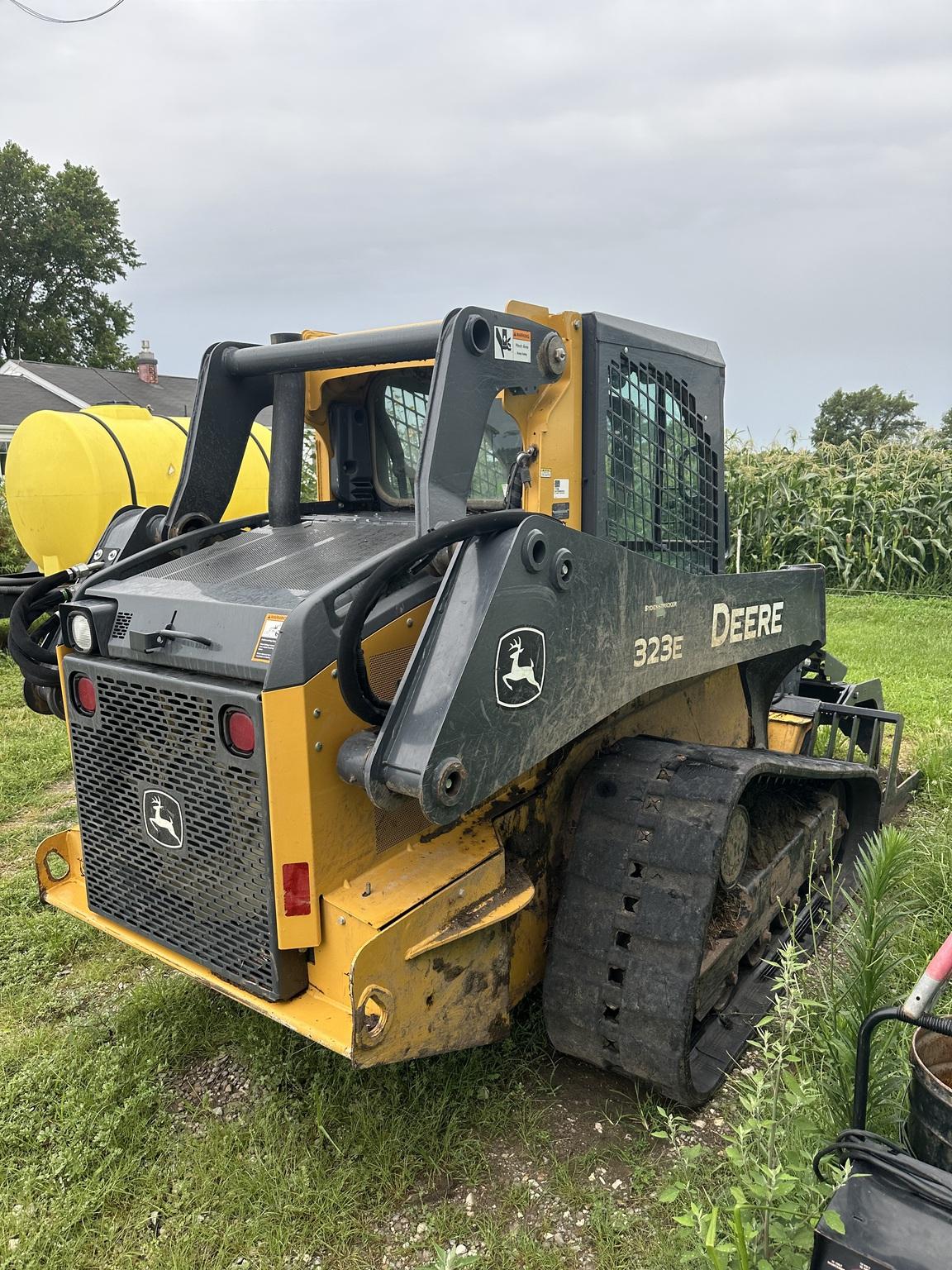 2016 John Deere 323E Image