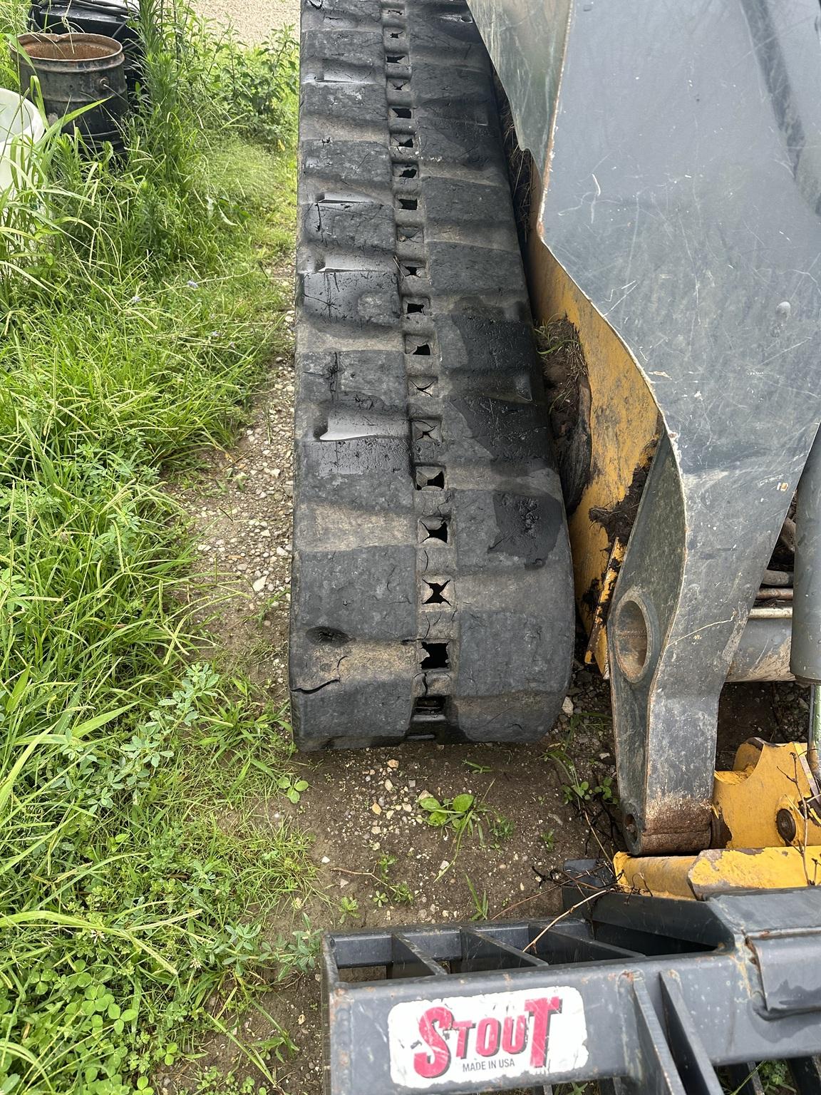 2016 John Deere 323E Image