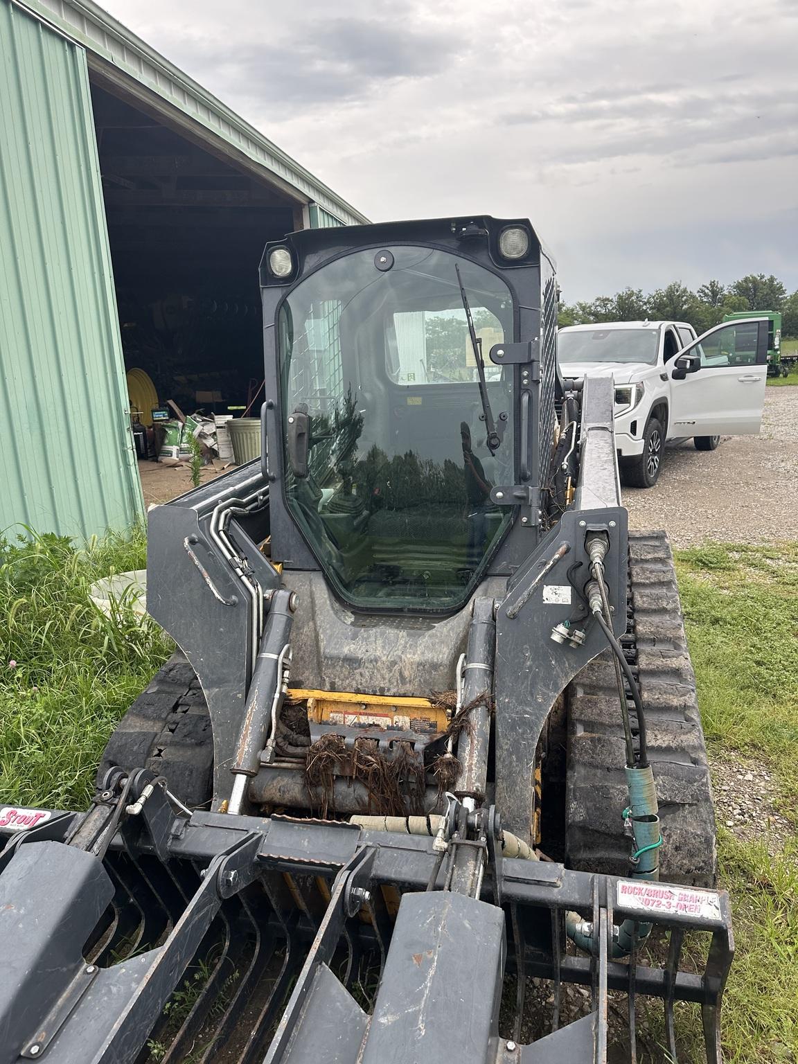 2016 John Deere 323E Image