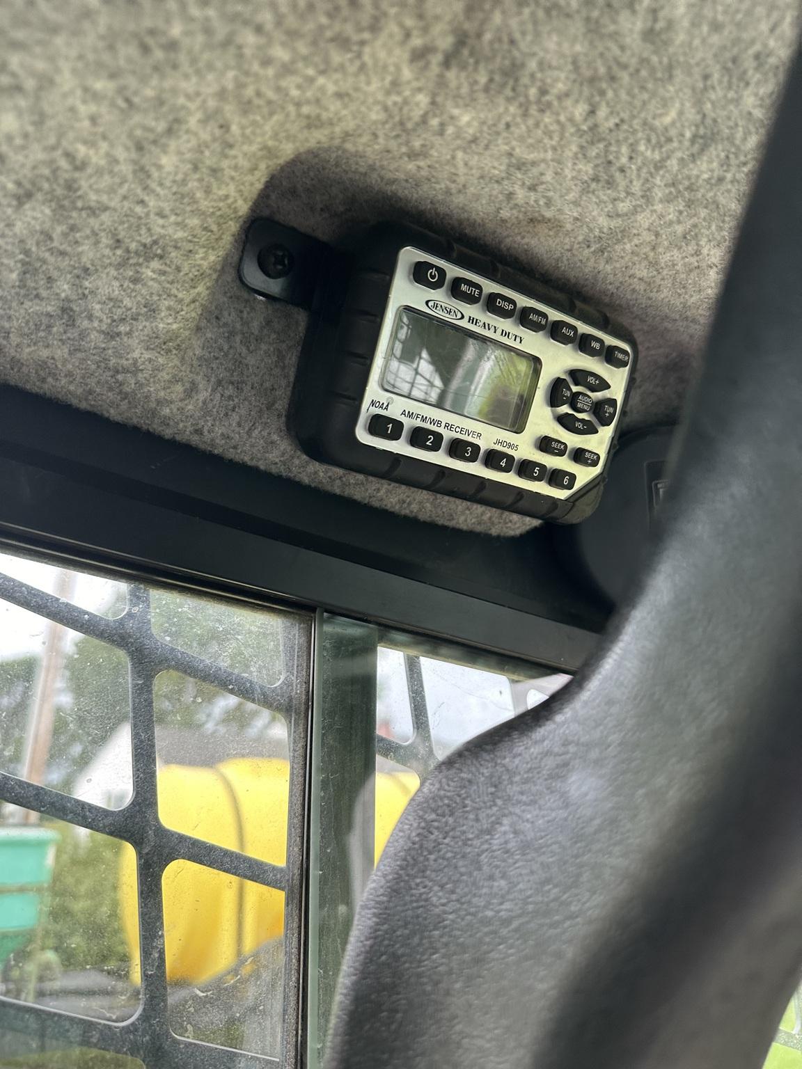 2016 John Deere 323E Image
