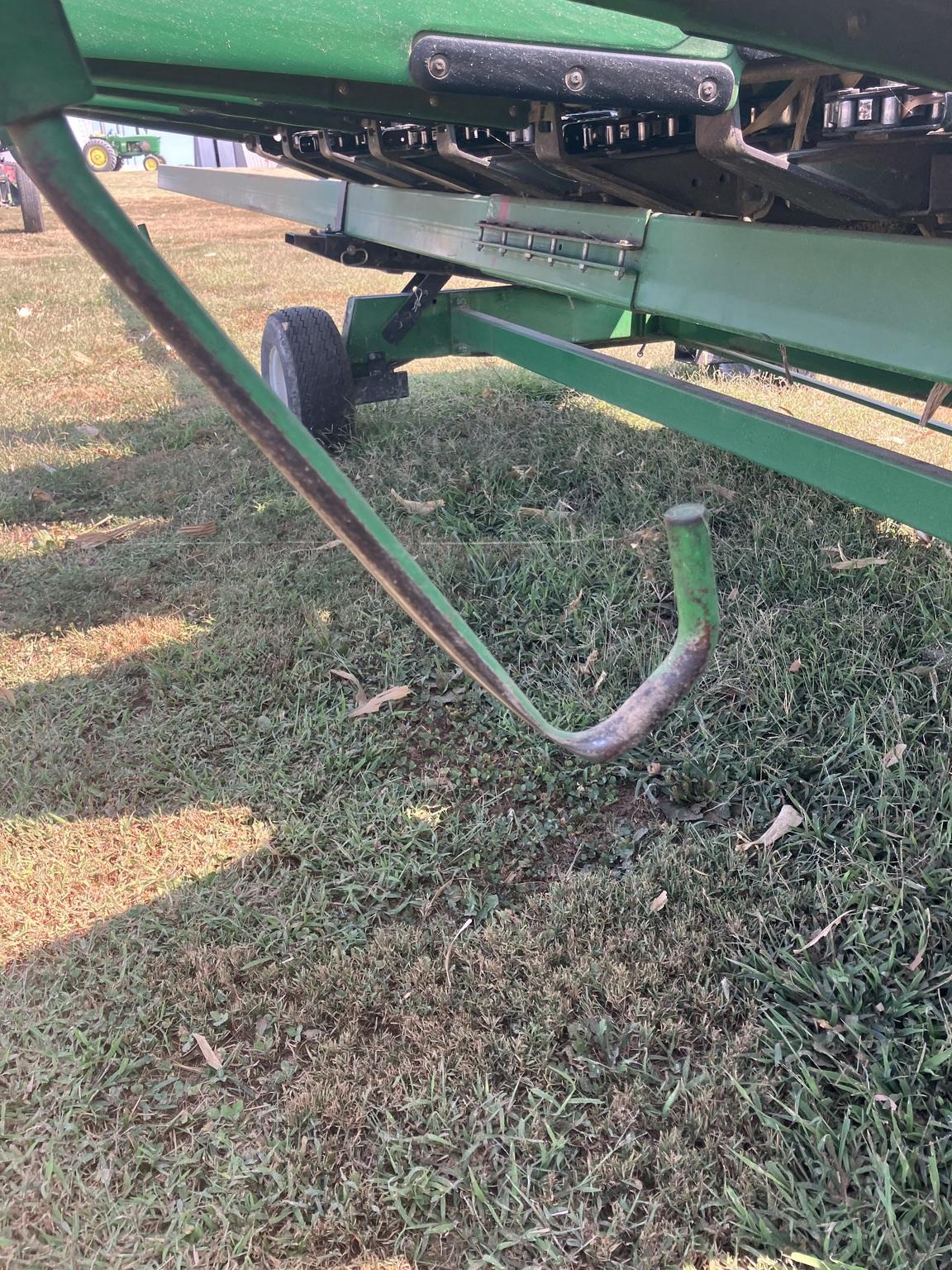 2009 John Deere 608C Image