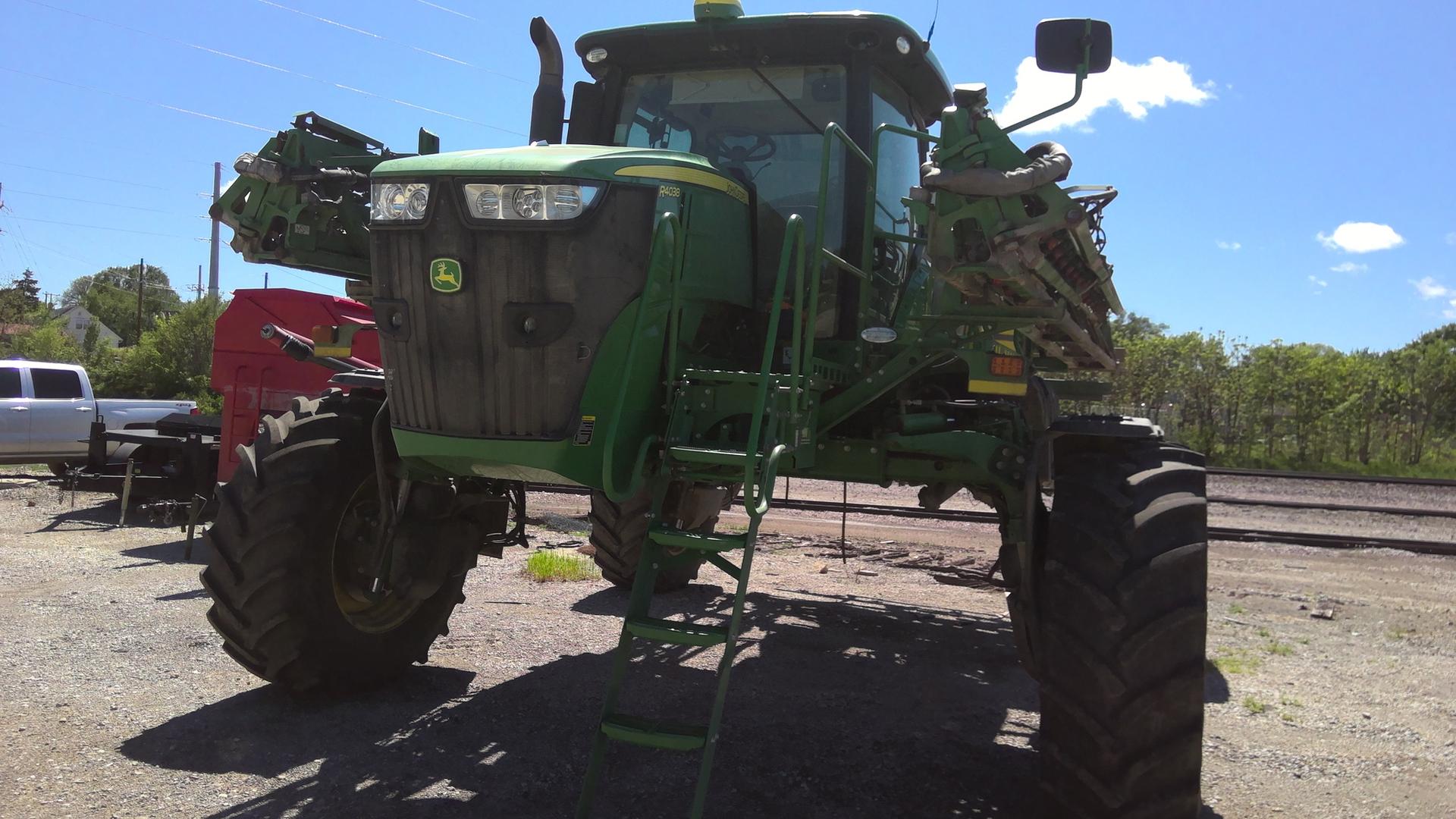 2018 John Deere R4038 Image