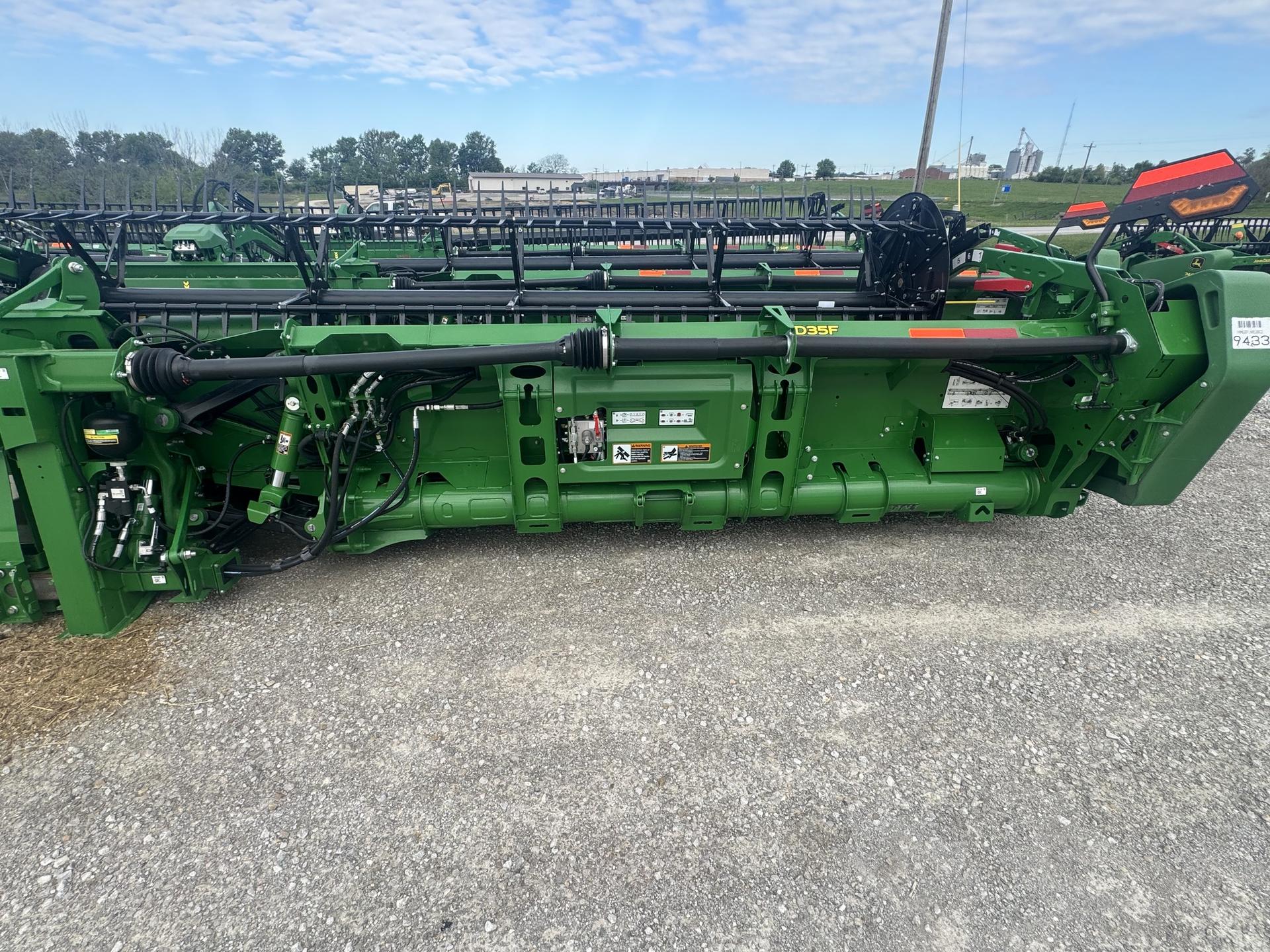 2022 John Deere HD35F Image