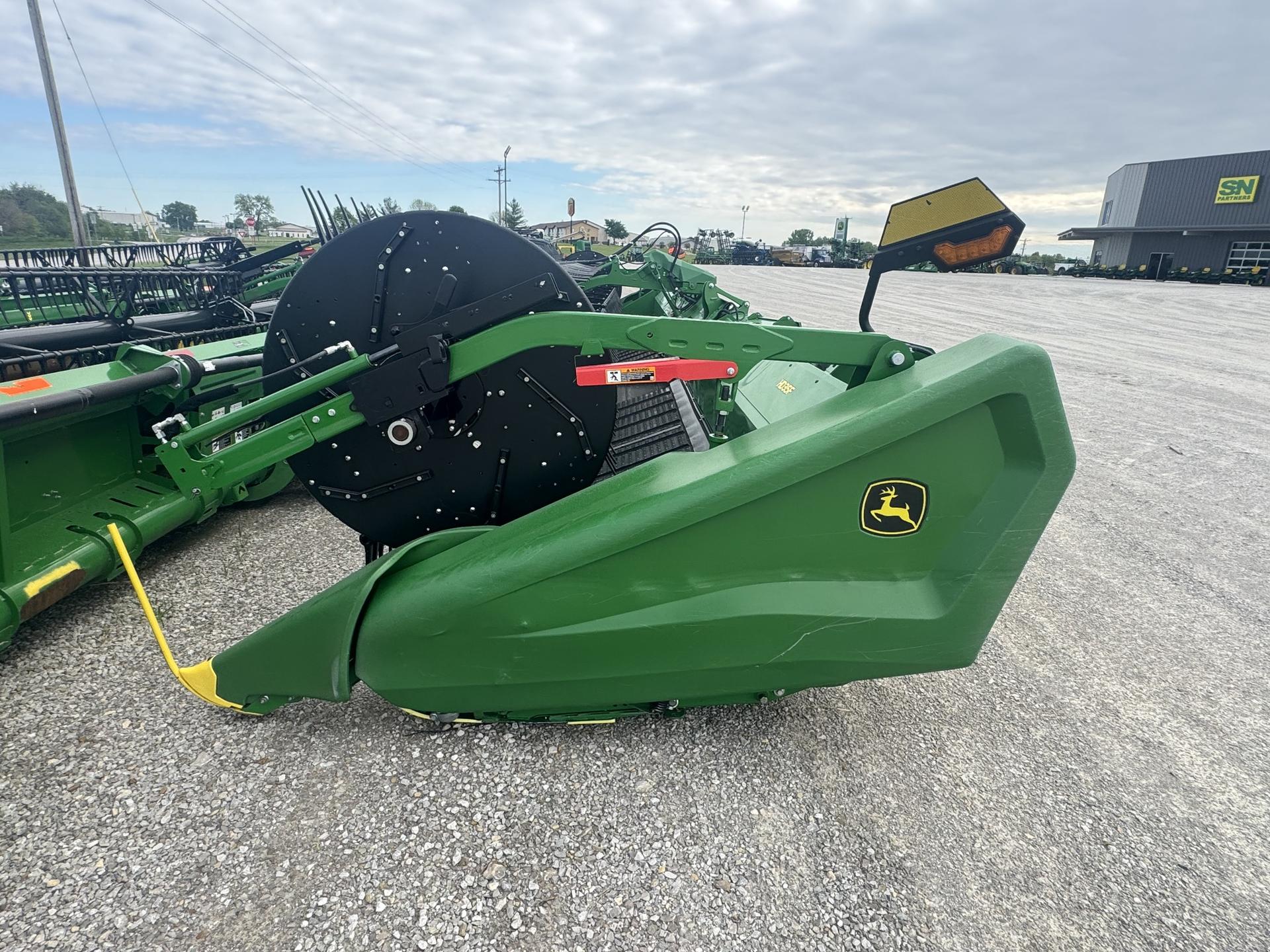 2022 John Deere HD35F Image