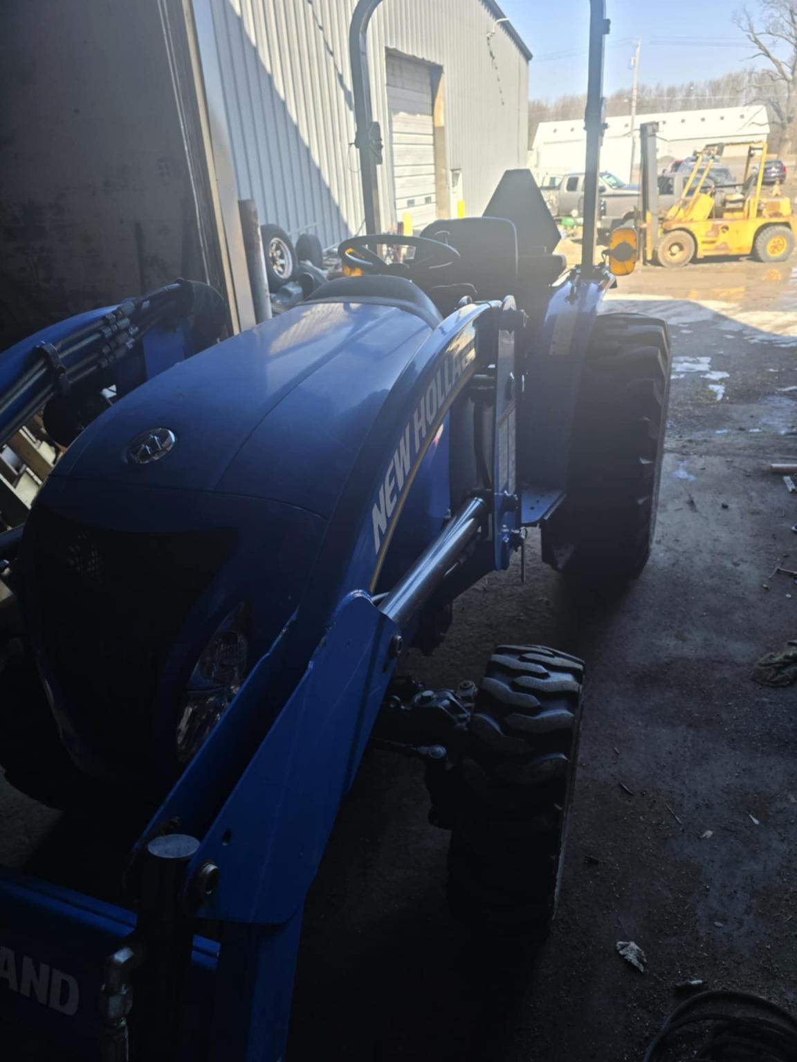 2015 New Holland Workmaster 33 Image