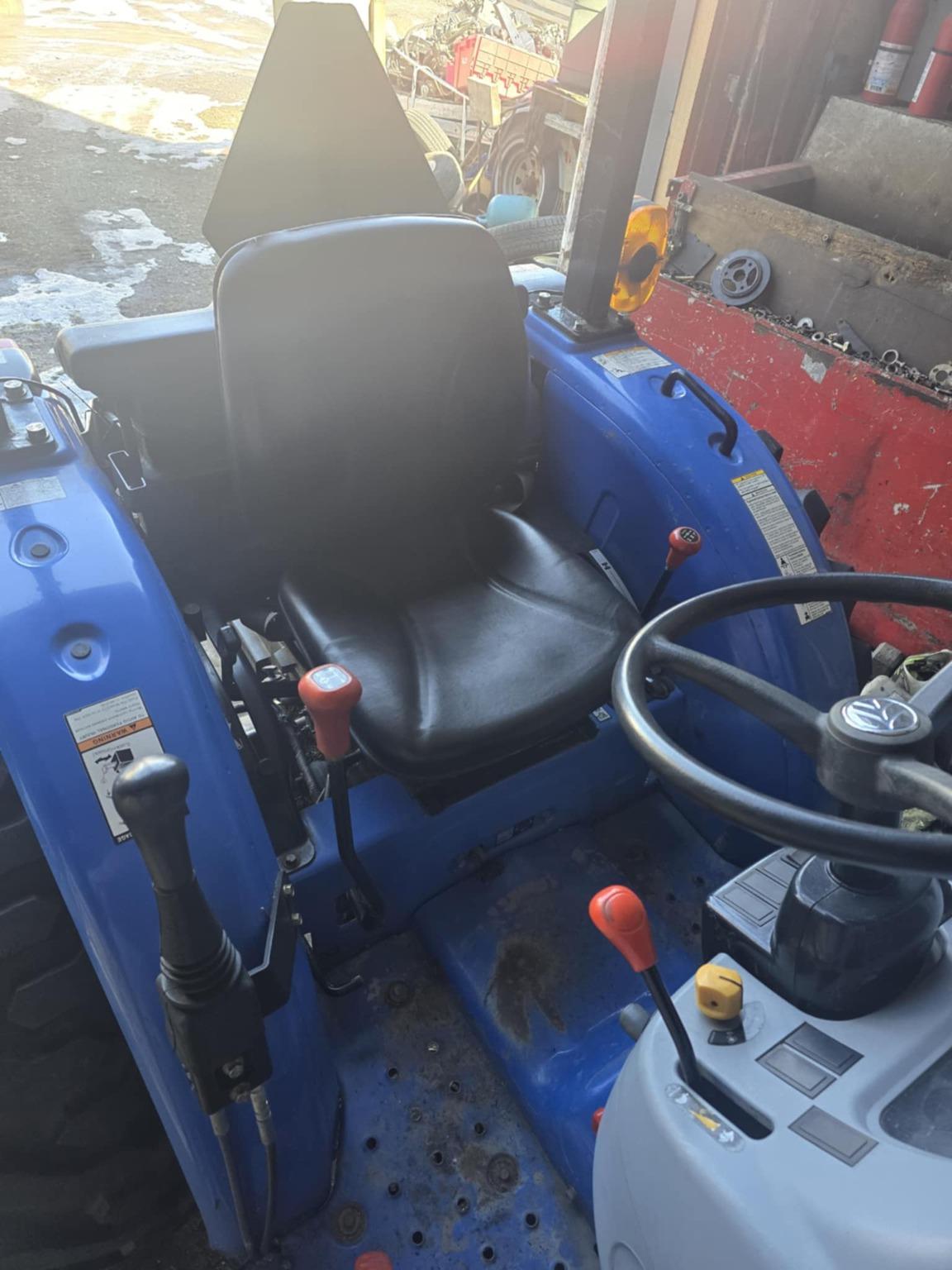 2015 New Holland Workmaster 33 Image