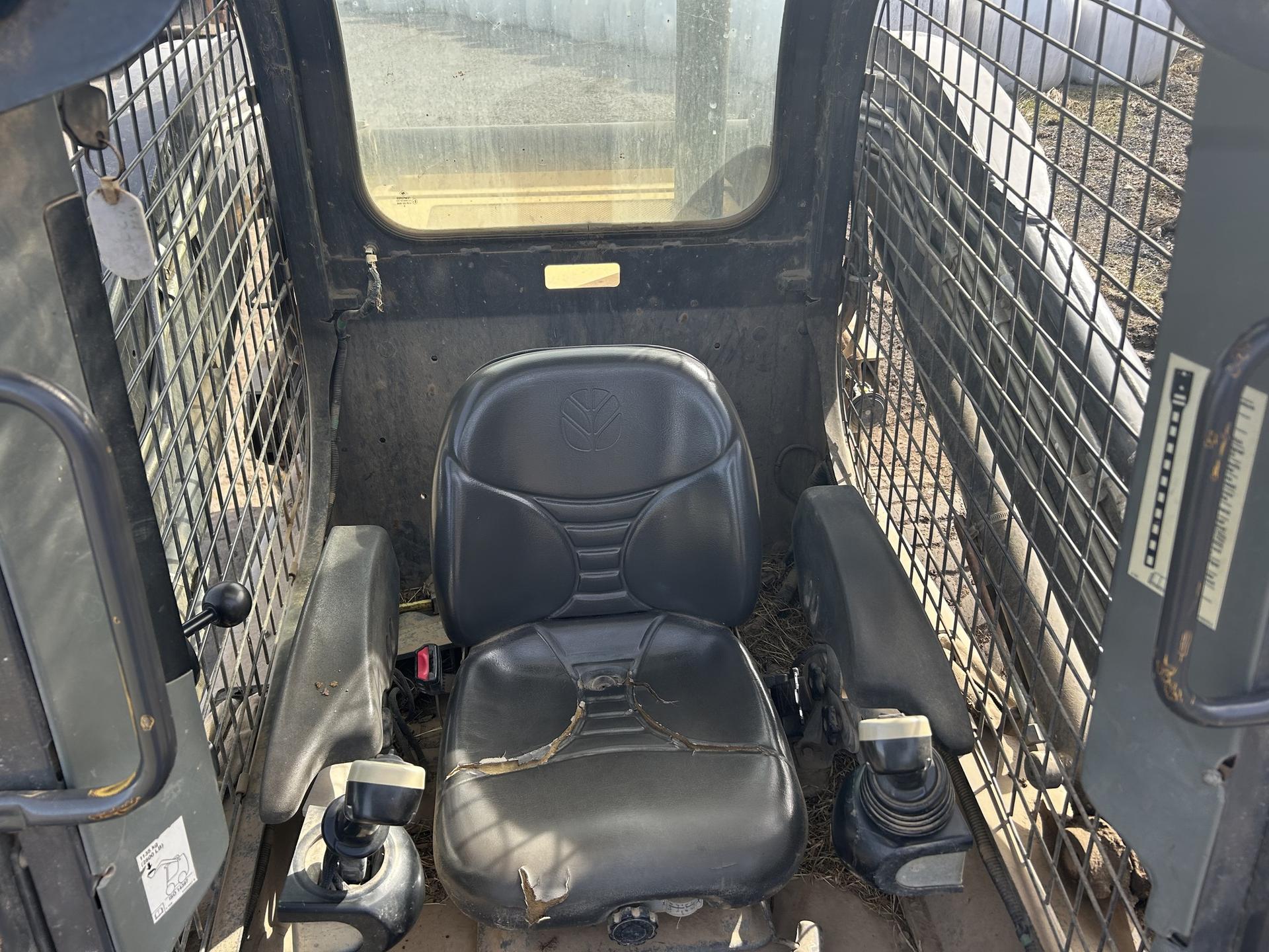 2011 New Holland L225 Image