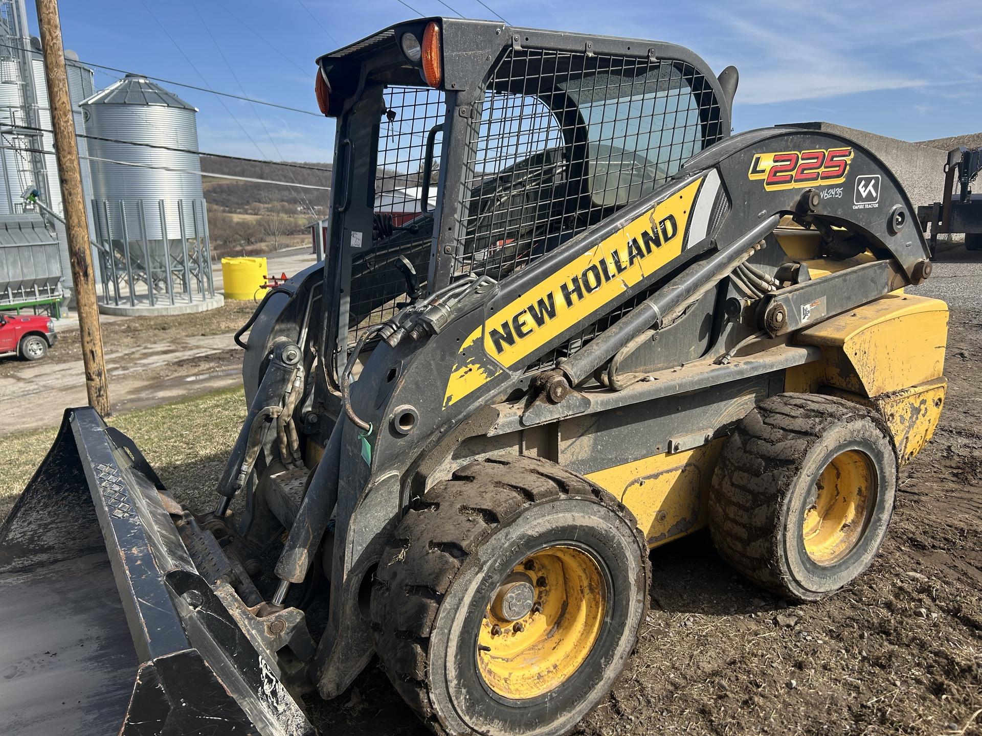 2011 New Holland L225 Image