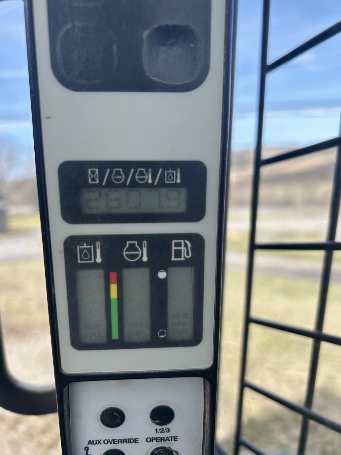 2011 New Holland L225 Image