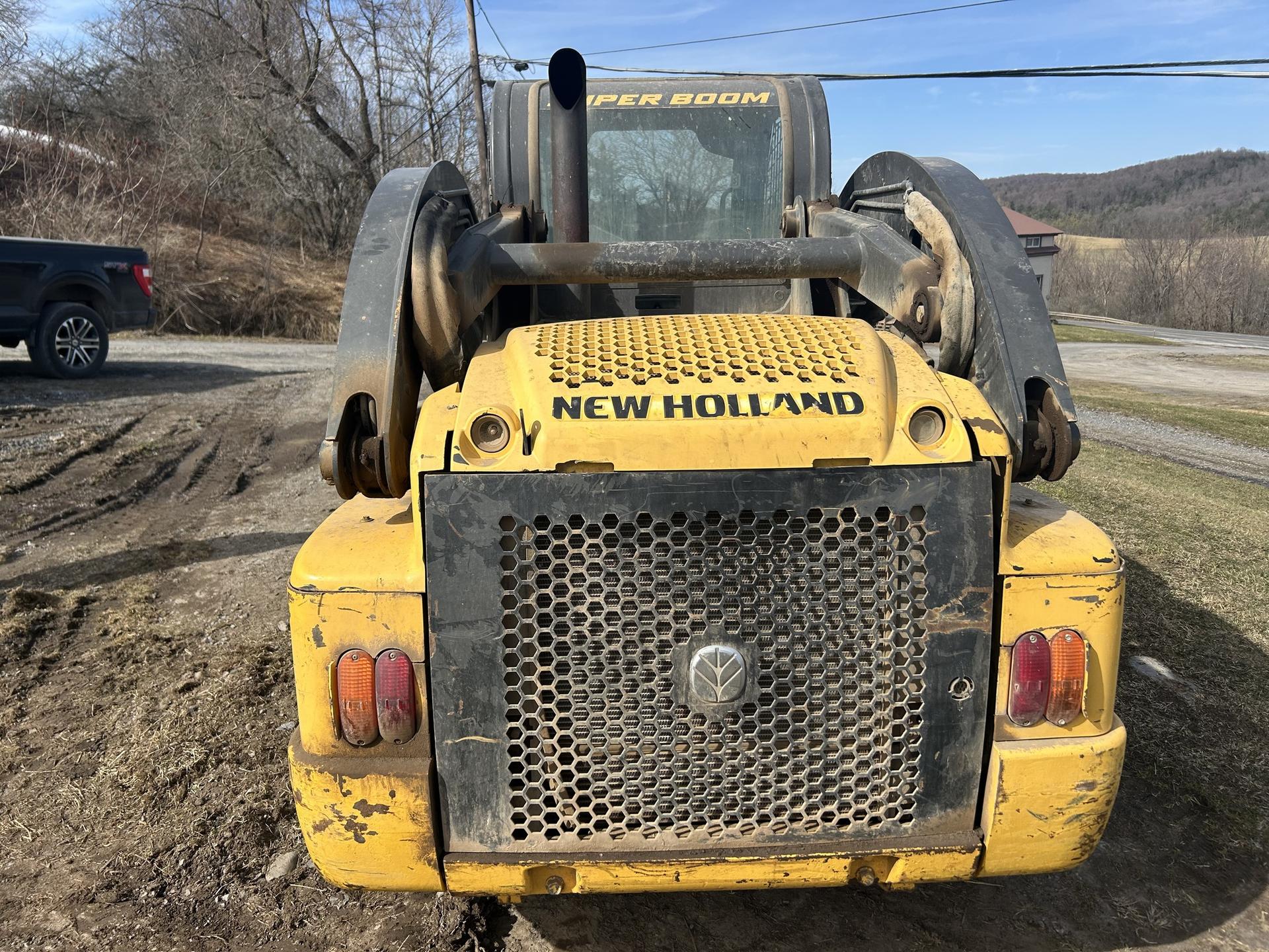 2011 New Holland L225 Image