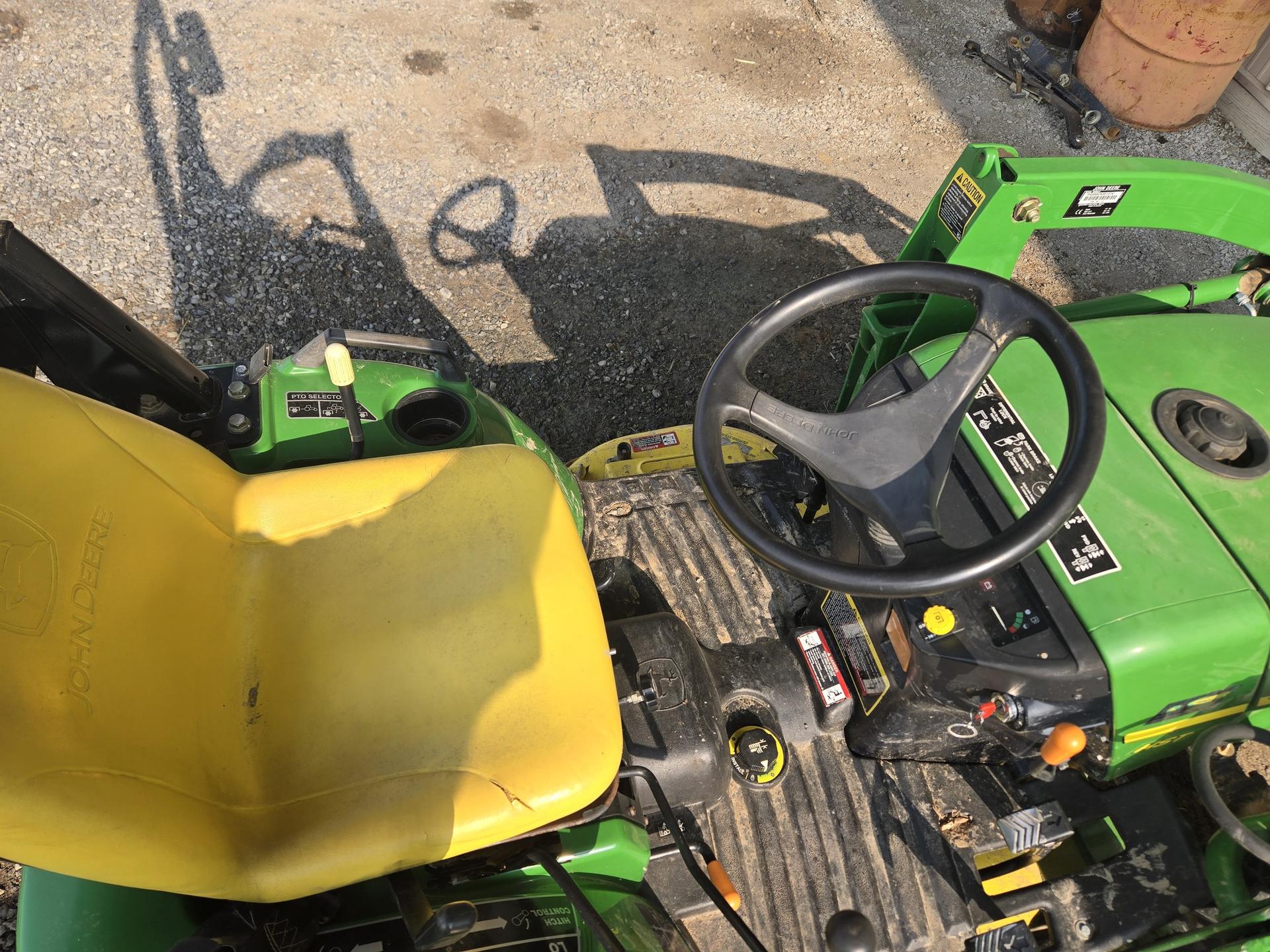2010 John Deere 2305 Image