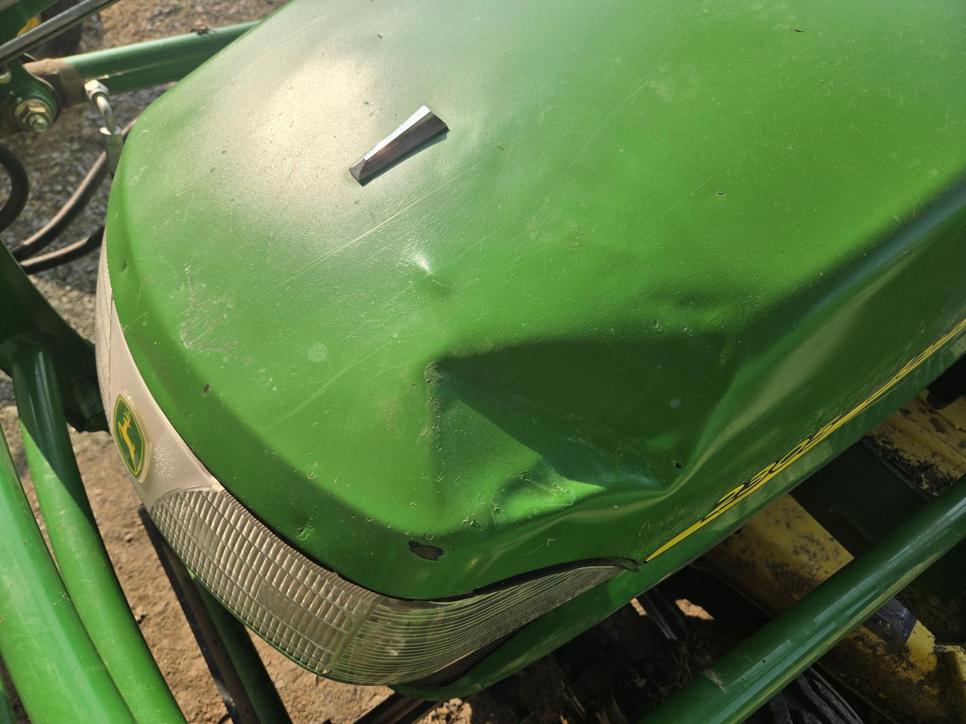 2010 John Deere 2305 Image