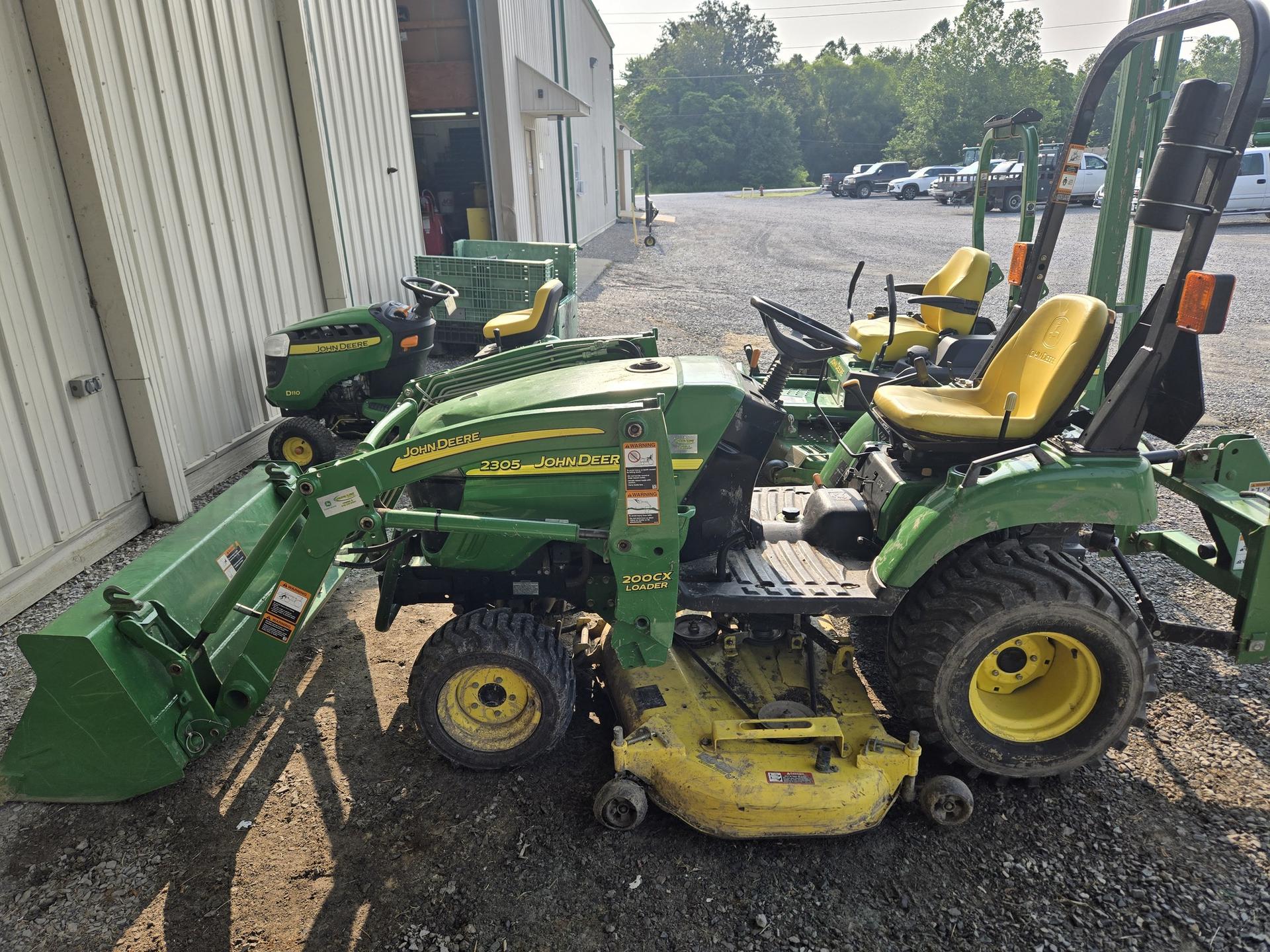 2010 John Deere 2305 Image