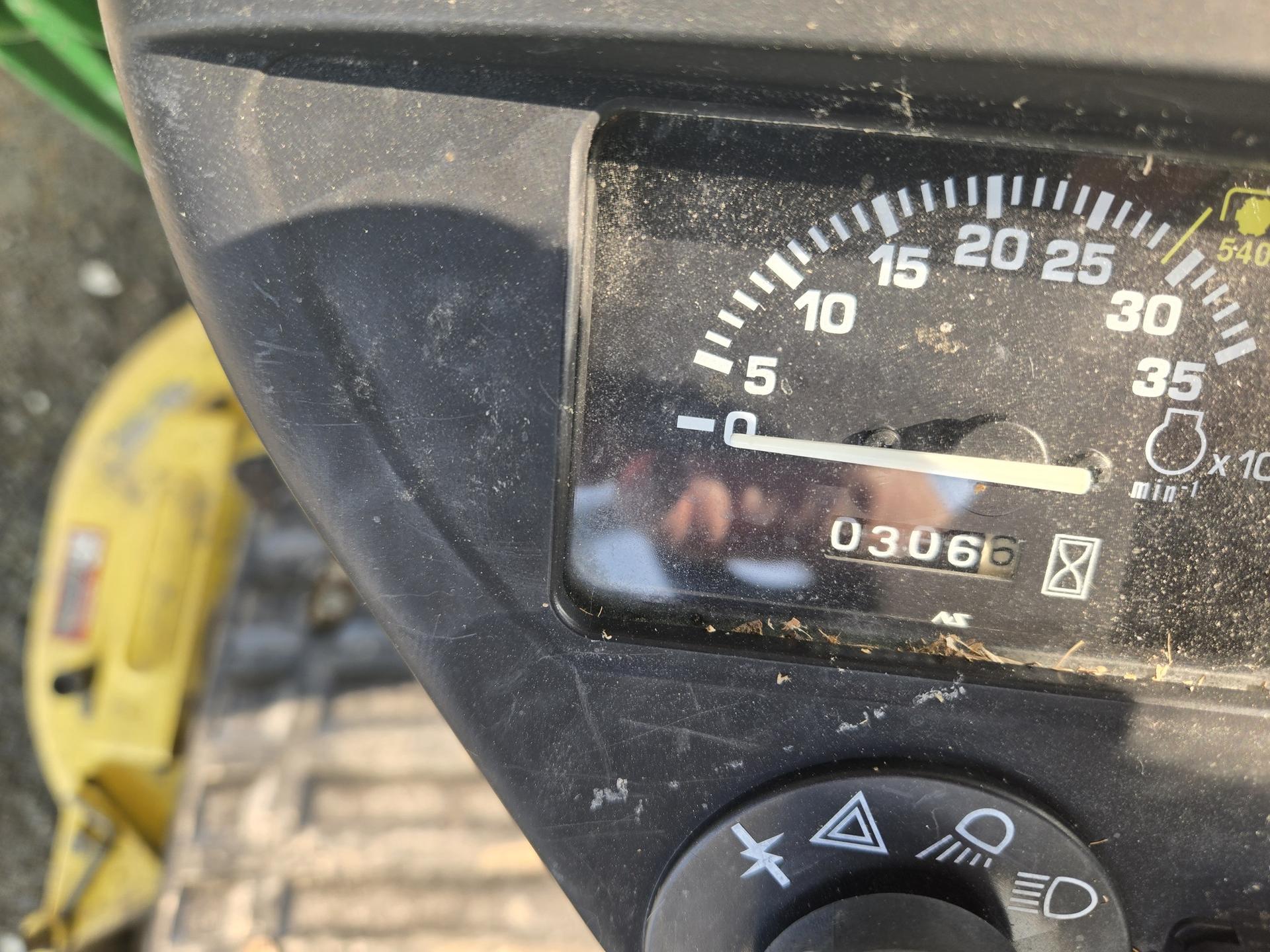 2010 John Deere 2305 Image