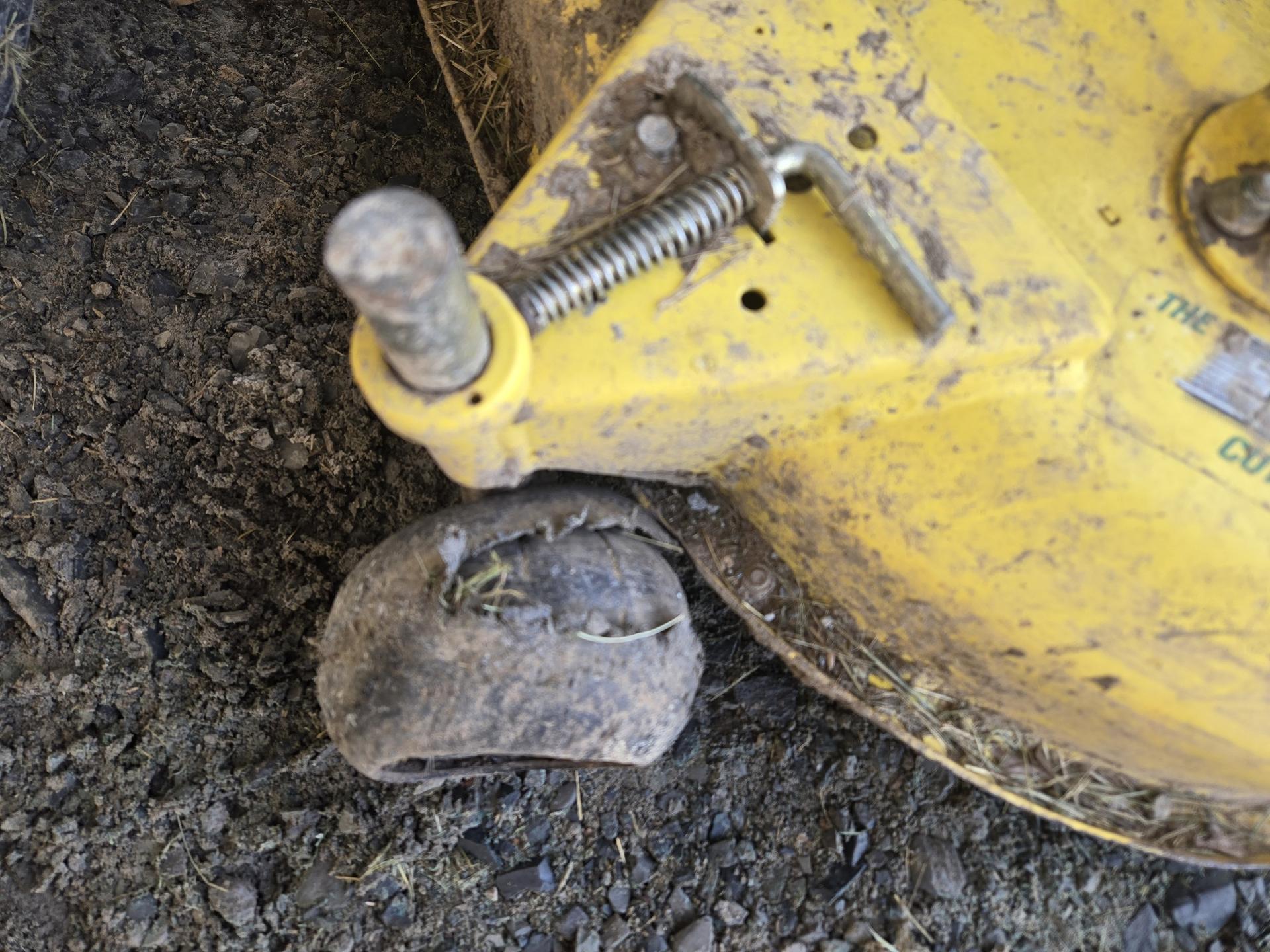 2010 John Deere 2305 Image