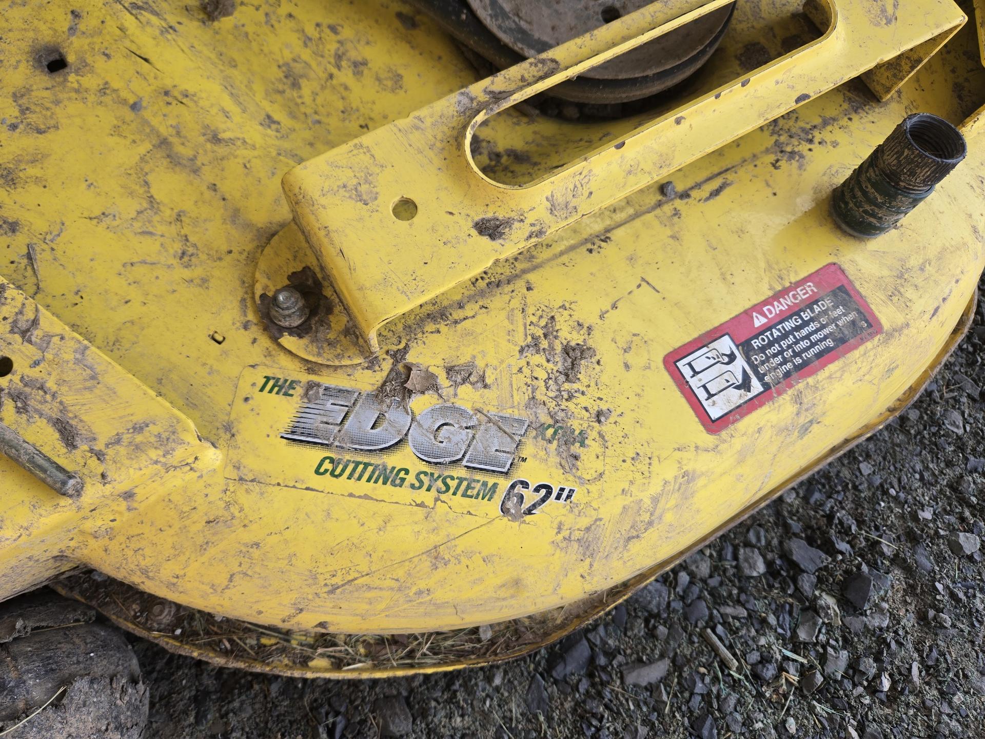 2010 John Deere 2305 Image