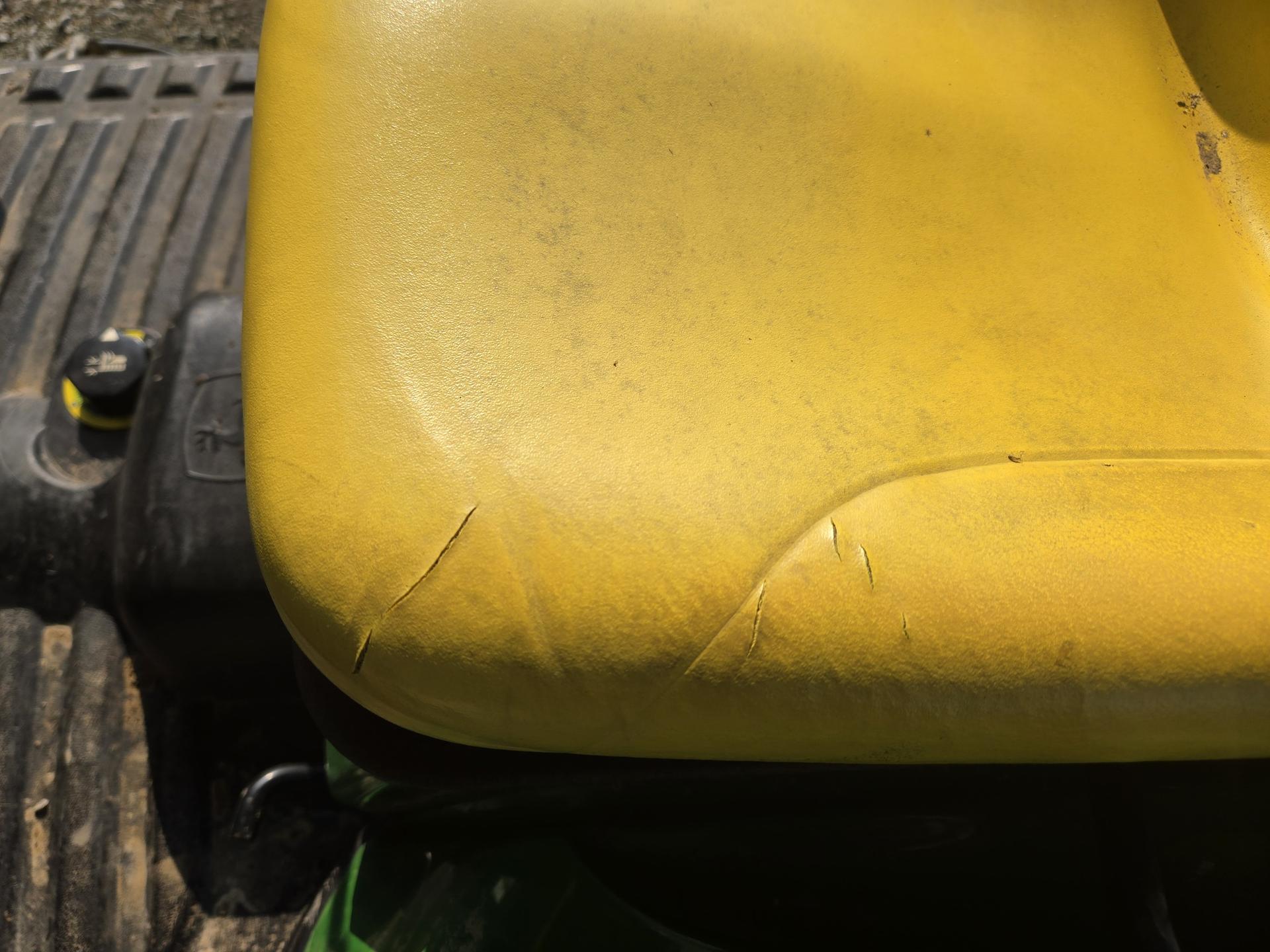 2010 John Deere 2305 Image
