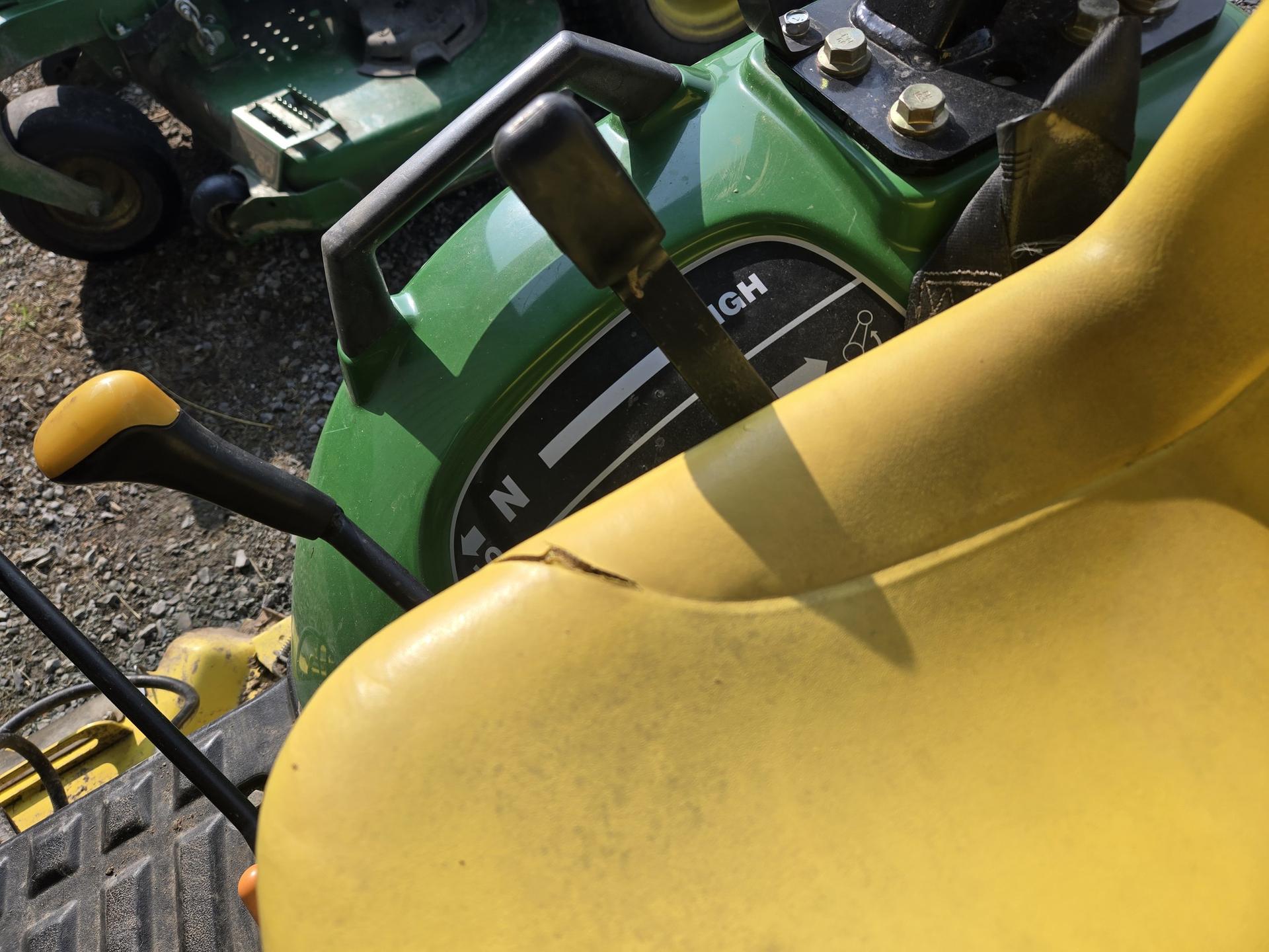 2010 John Deere 2305 Image