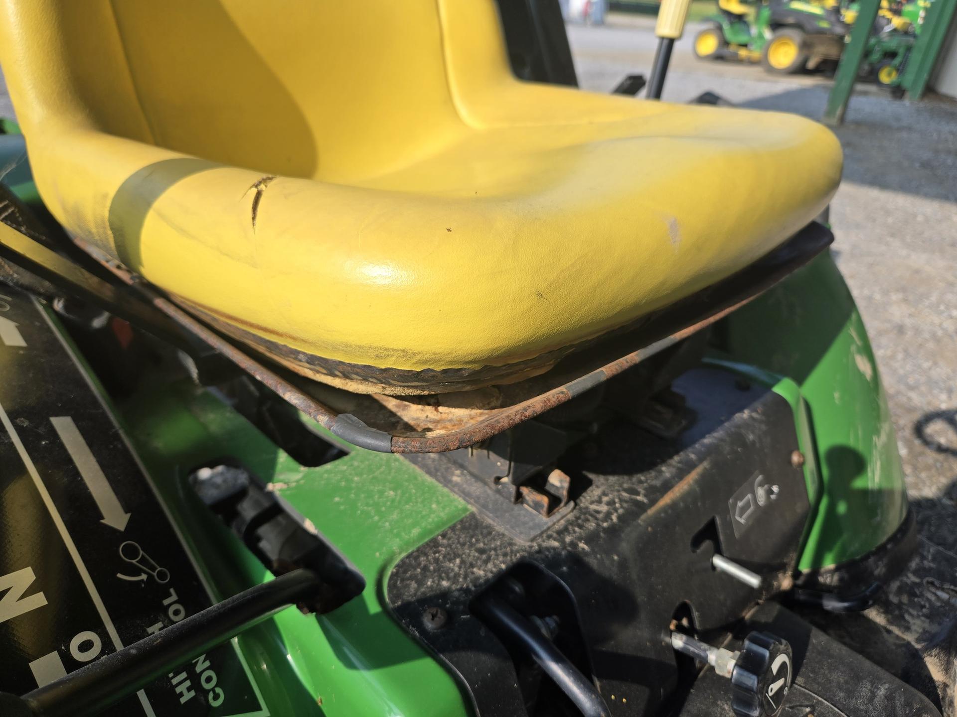 2010 John Deere 2305 Image