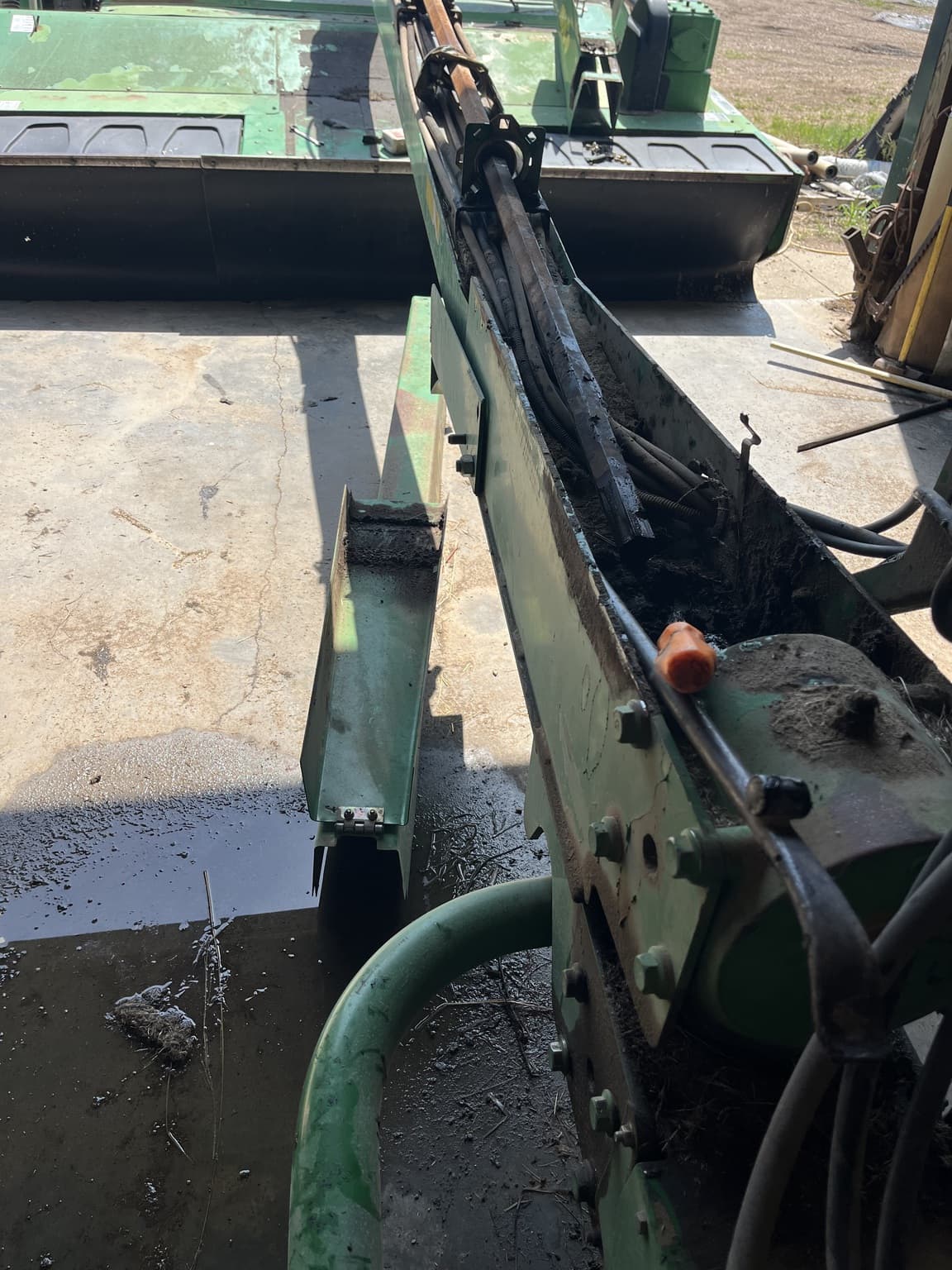 2006 John Deere 735 Image
