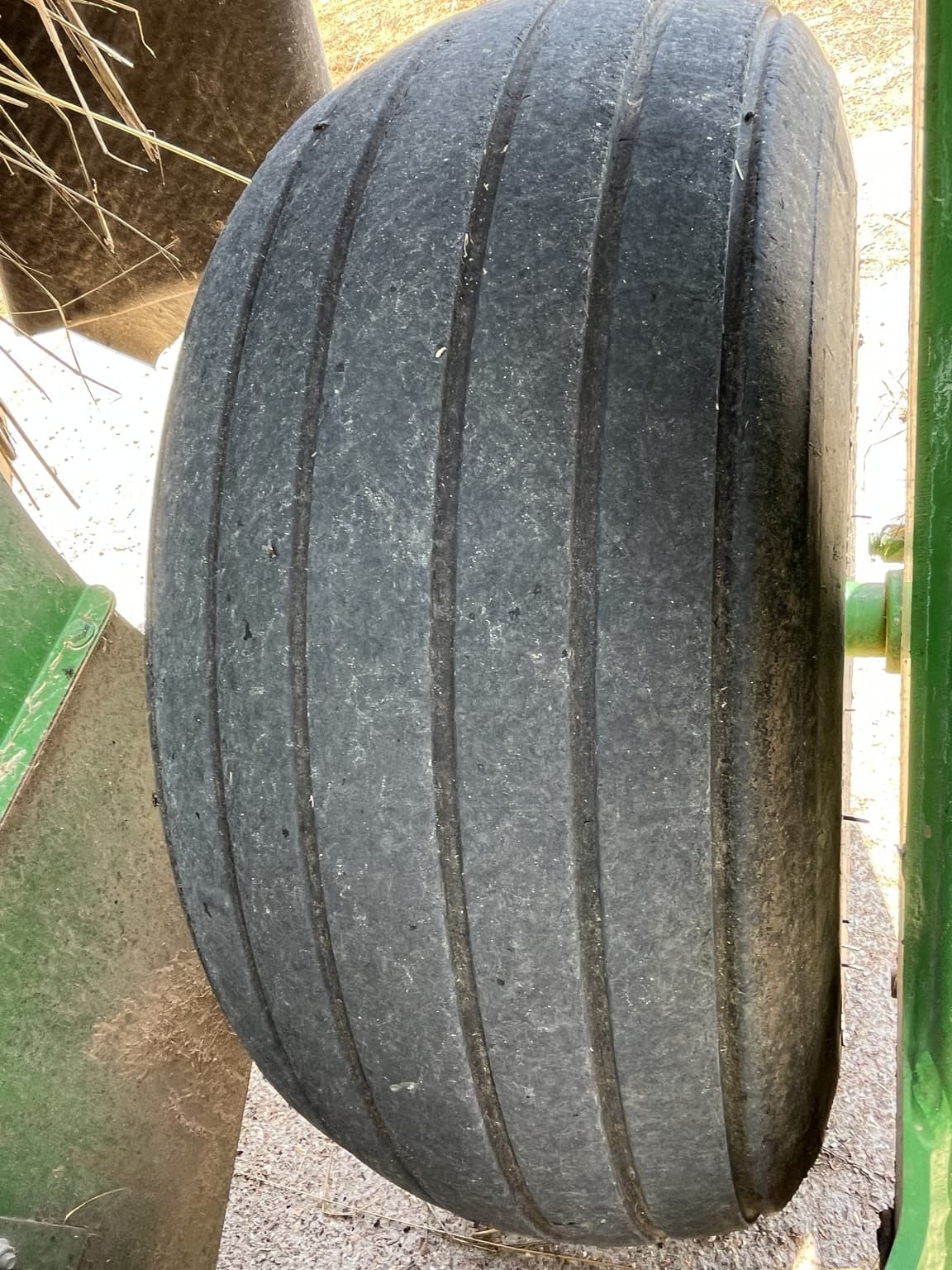 2006 John Deere 735 Image