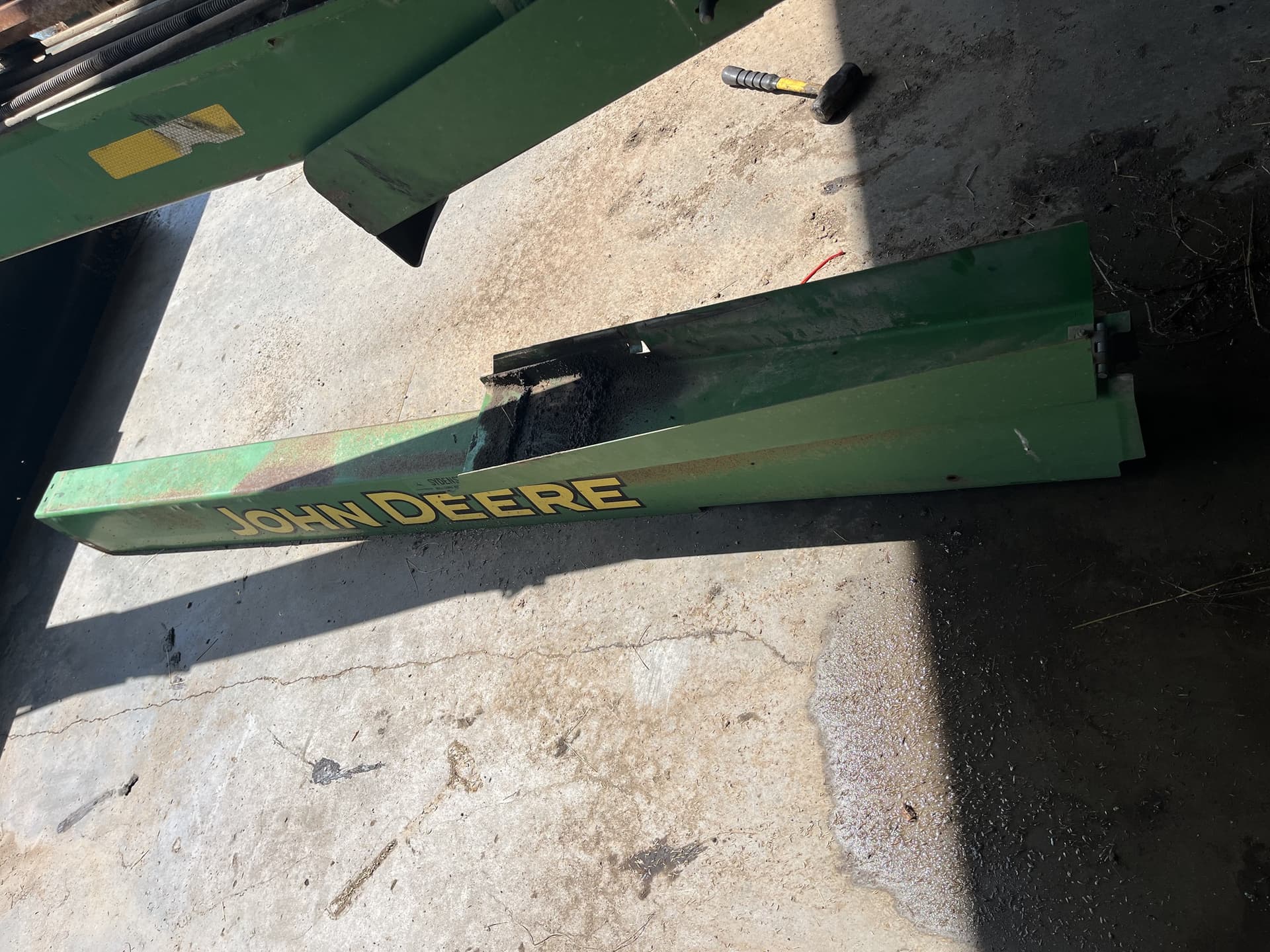 2006 John Deere 735 Image