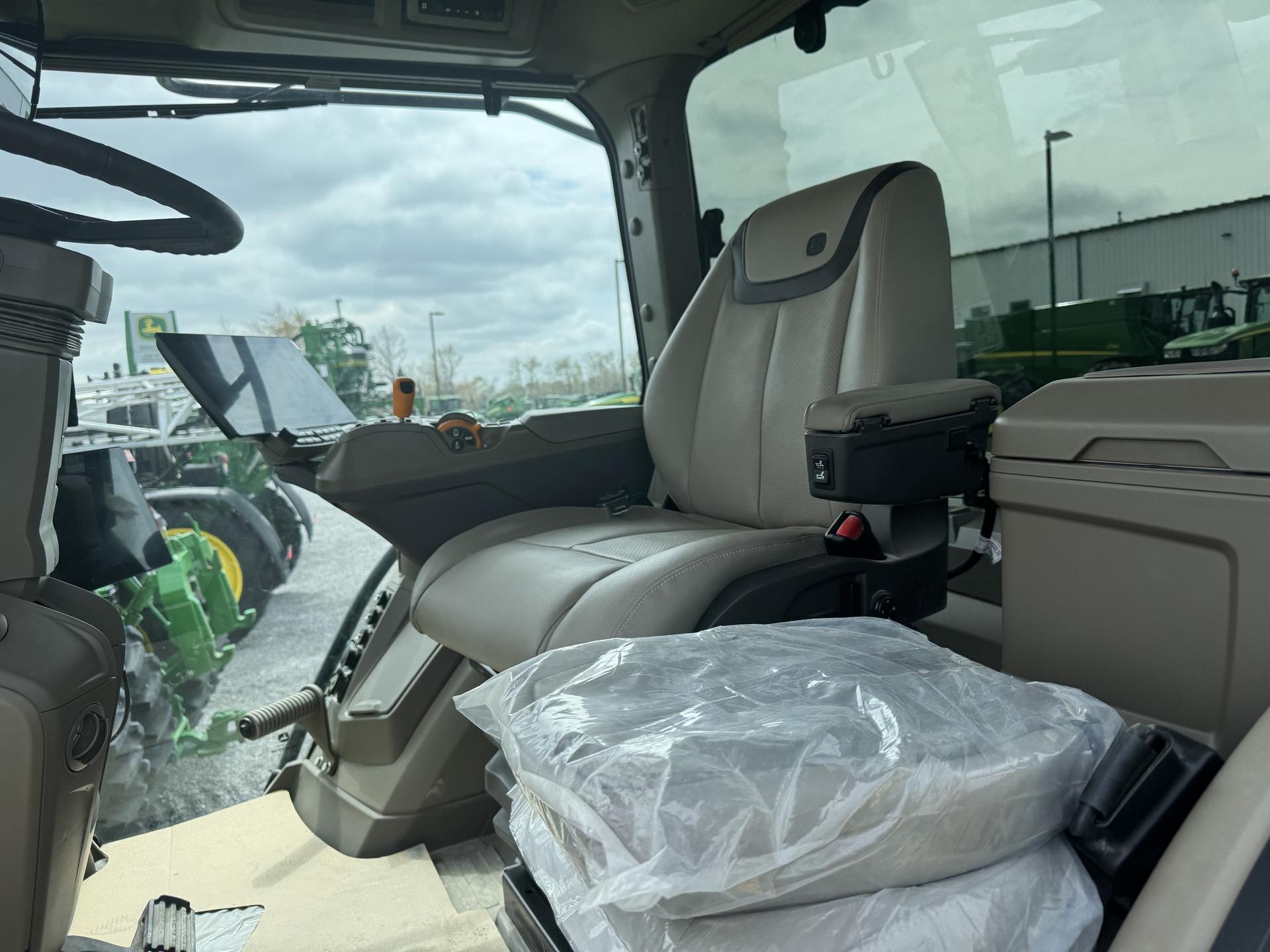 2024 John Deere 8RX 340 Image