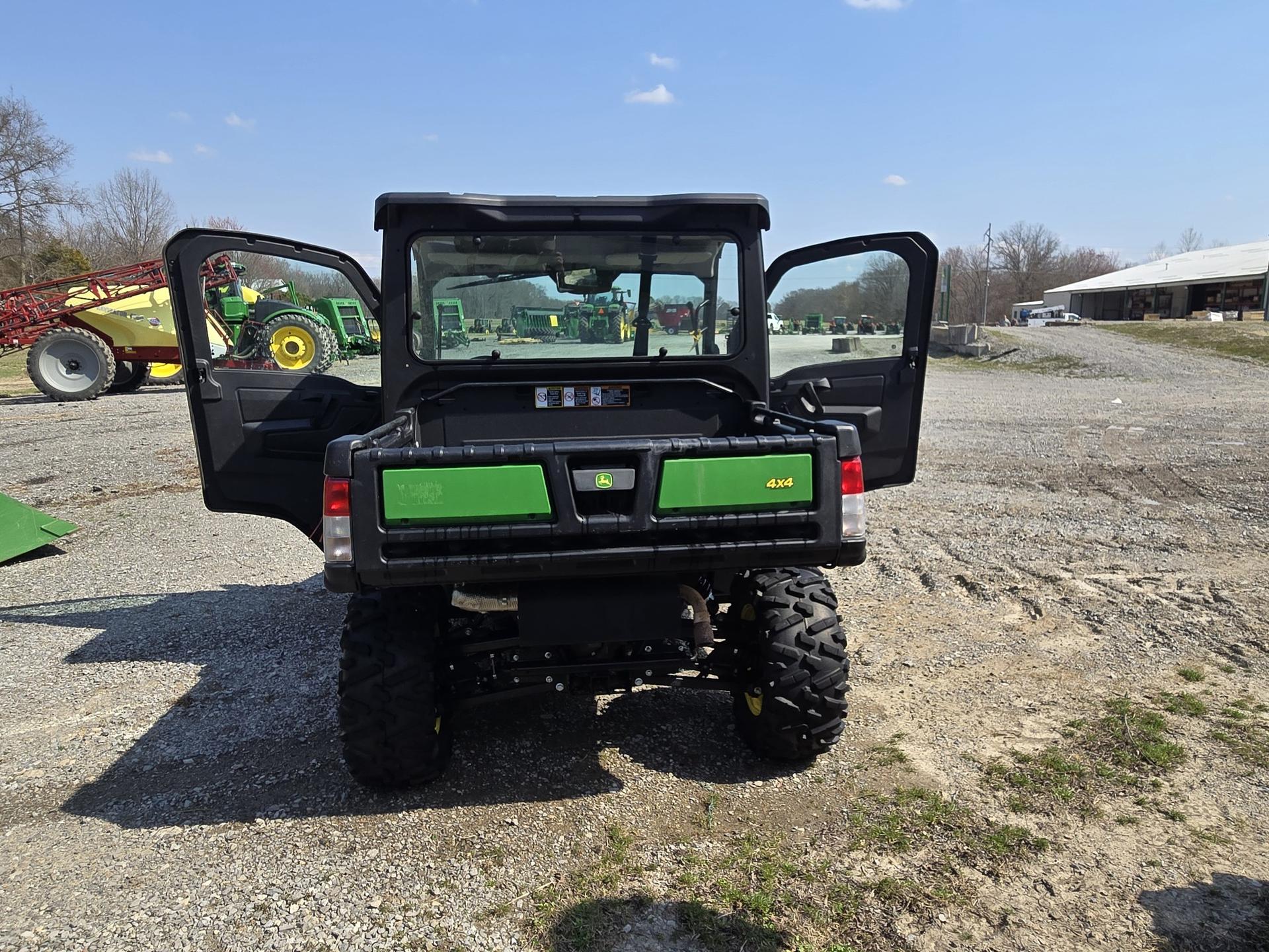 2023 John Deere XUV 835M Image