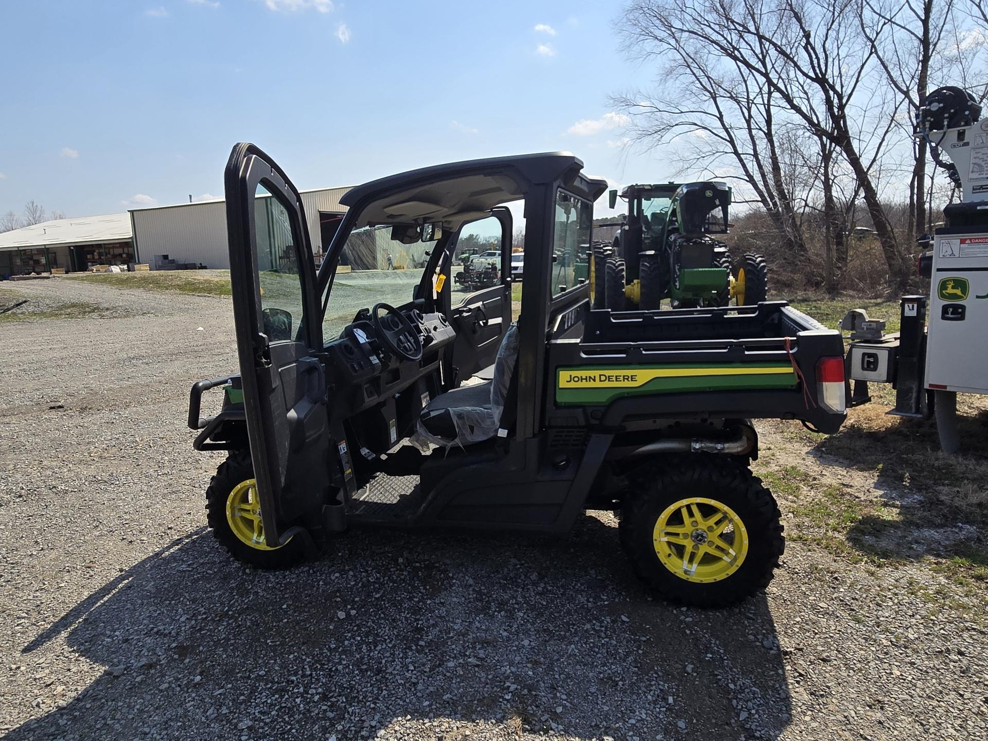 2023 John Deere XUV 835M Image