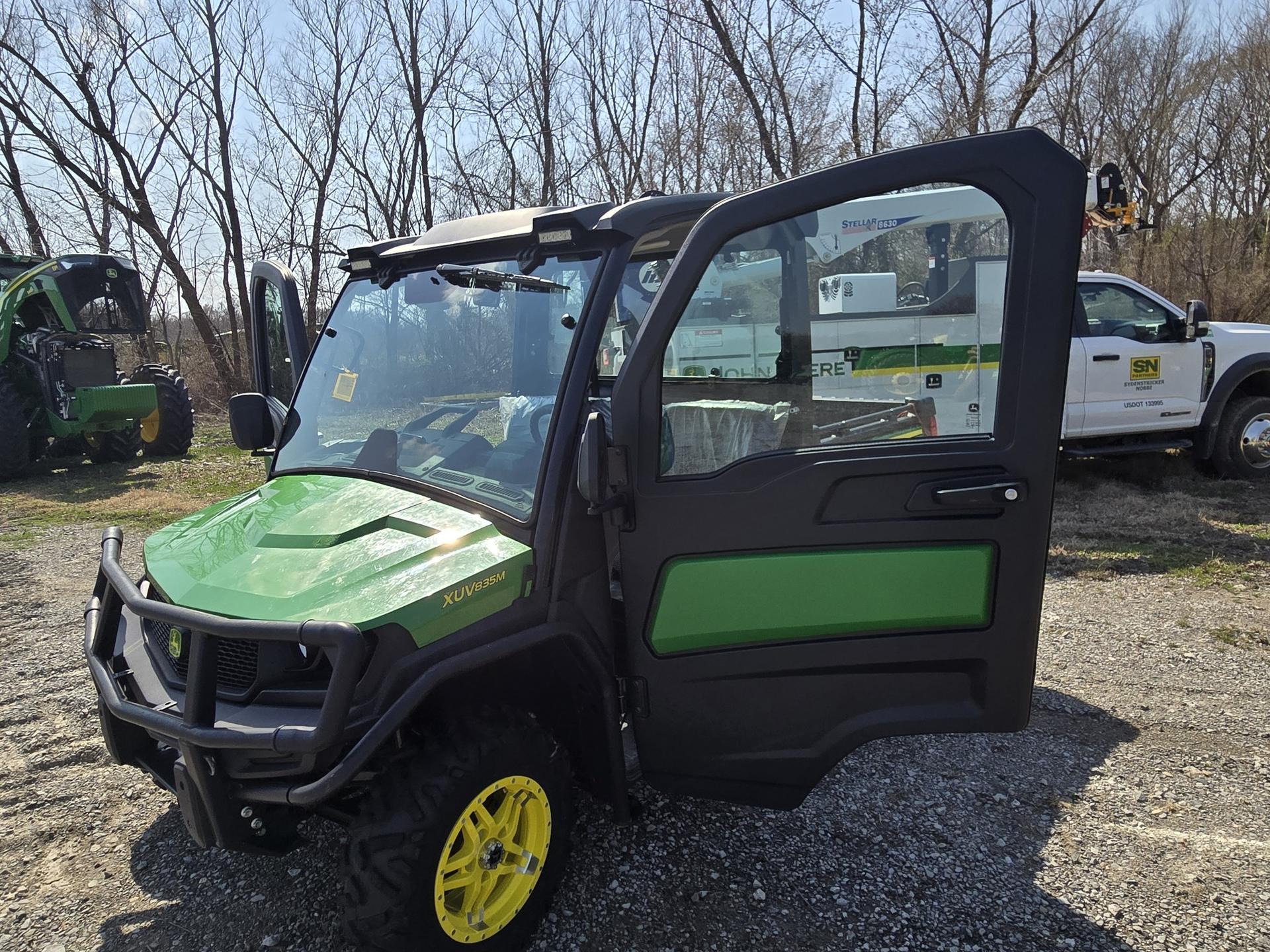 2023 John Deere XUV 835M Image