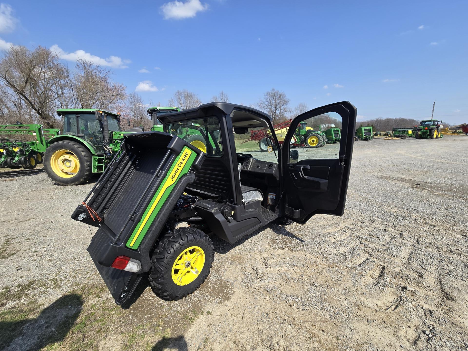 2023 John Deere XUV 835M Image