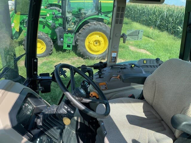 2022 John Deere 6135E Image