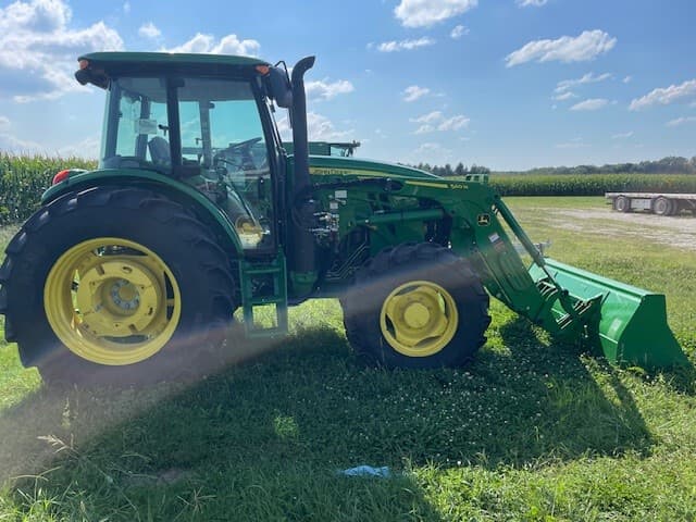 2022 John Deere 6135E Image