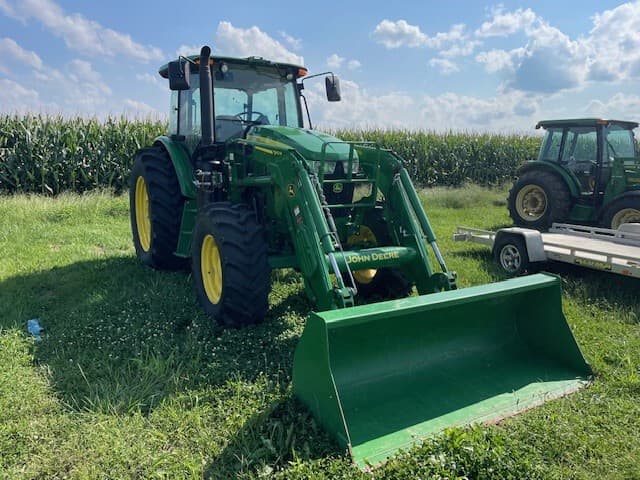 2022 John Deere 6135E Image
