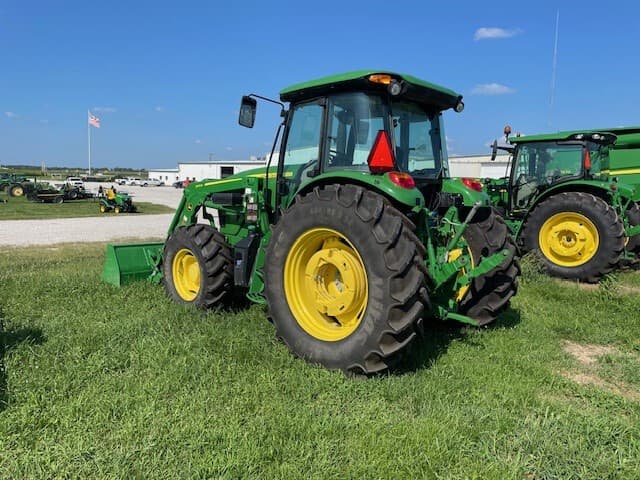 2022 John Deere 6135E Image