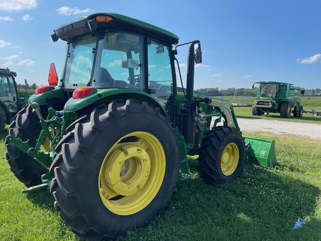 2022 John Deere 6135E Image