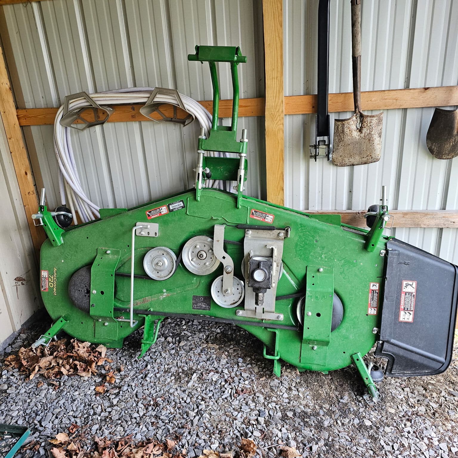 2022 John Deere 2032R Image