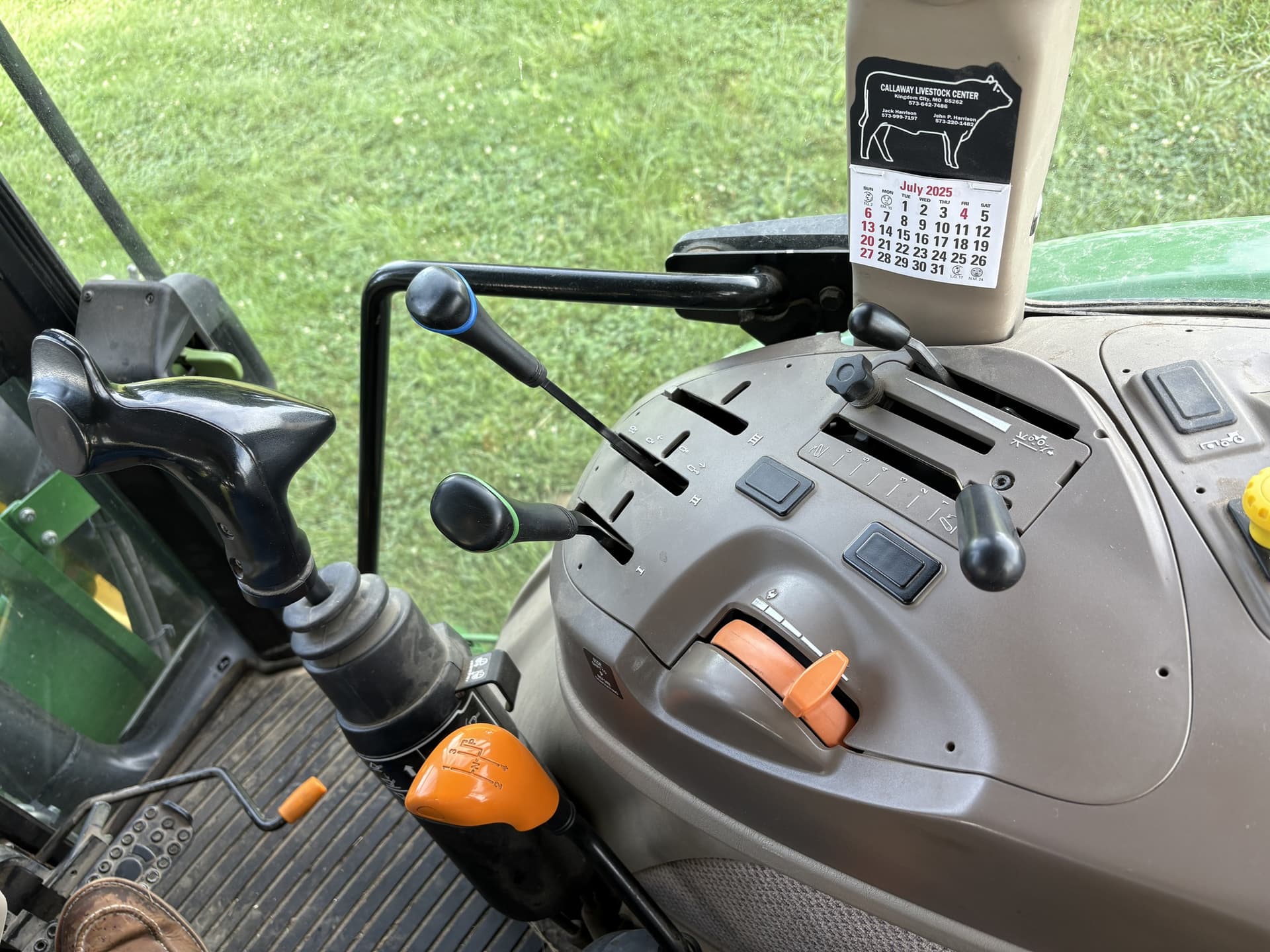 2015 John Deere 5085E Image