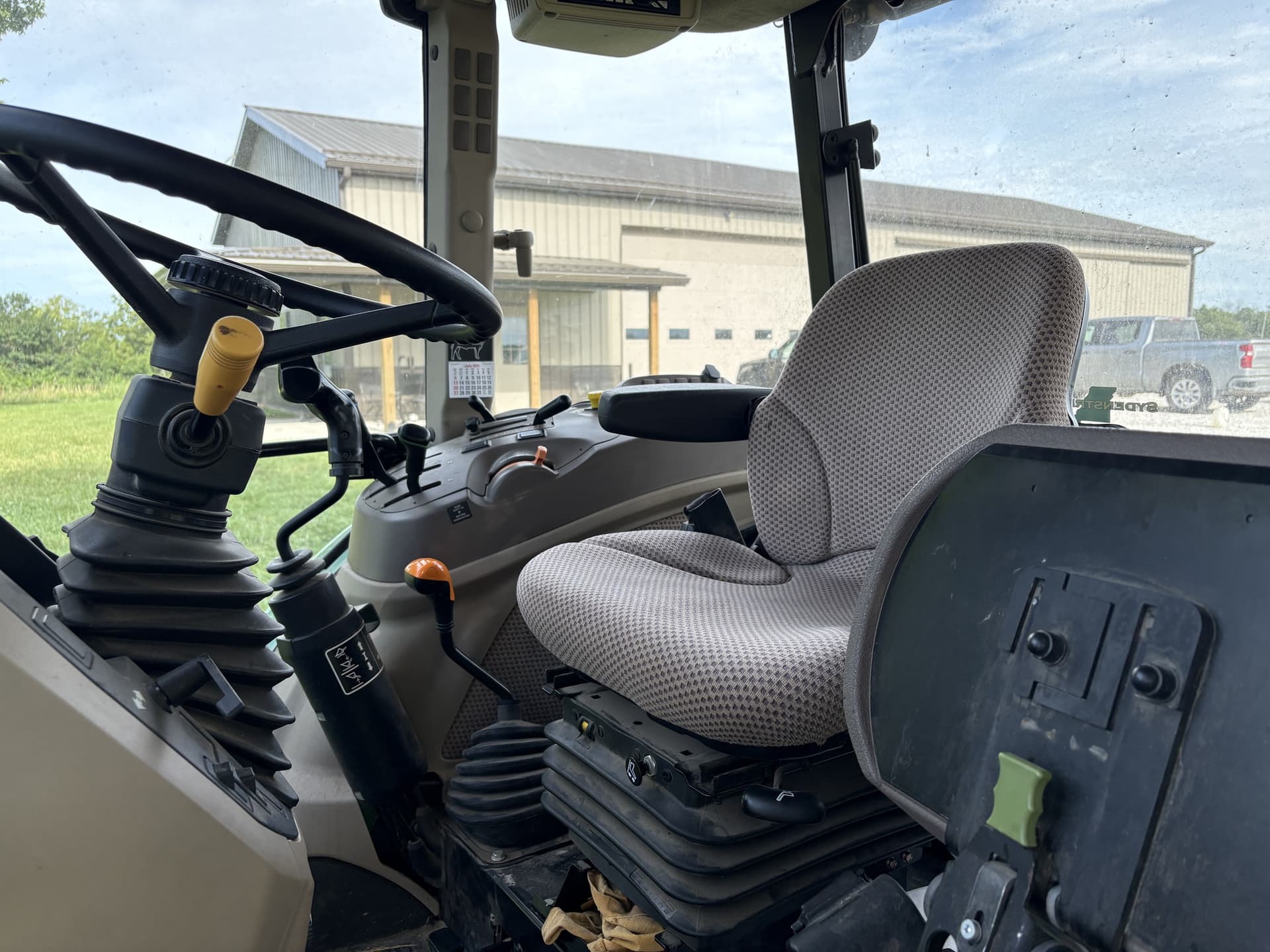 2015 John Deere 5085E Image