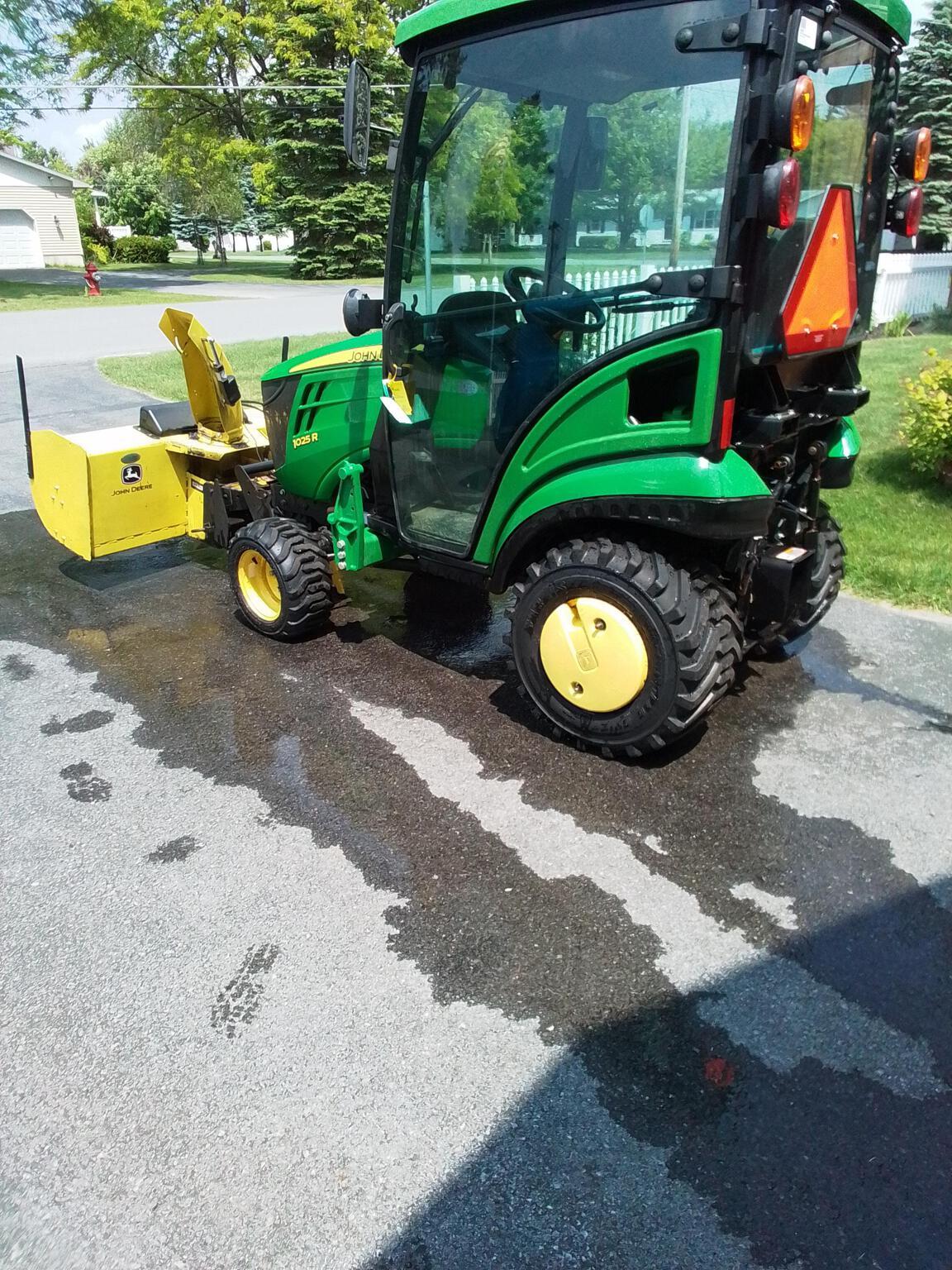 2020 John Deere 1025R Image