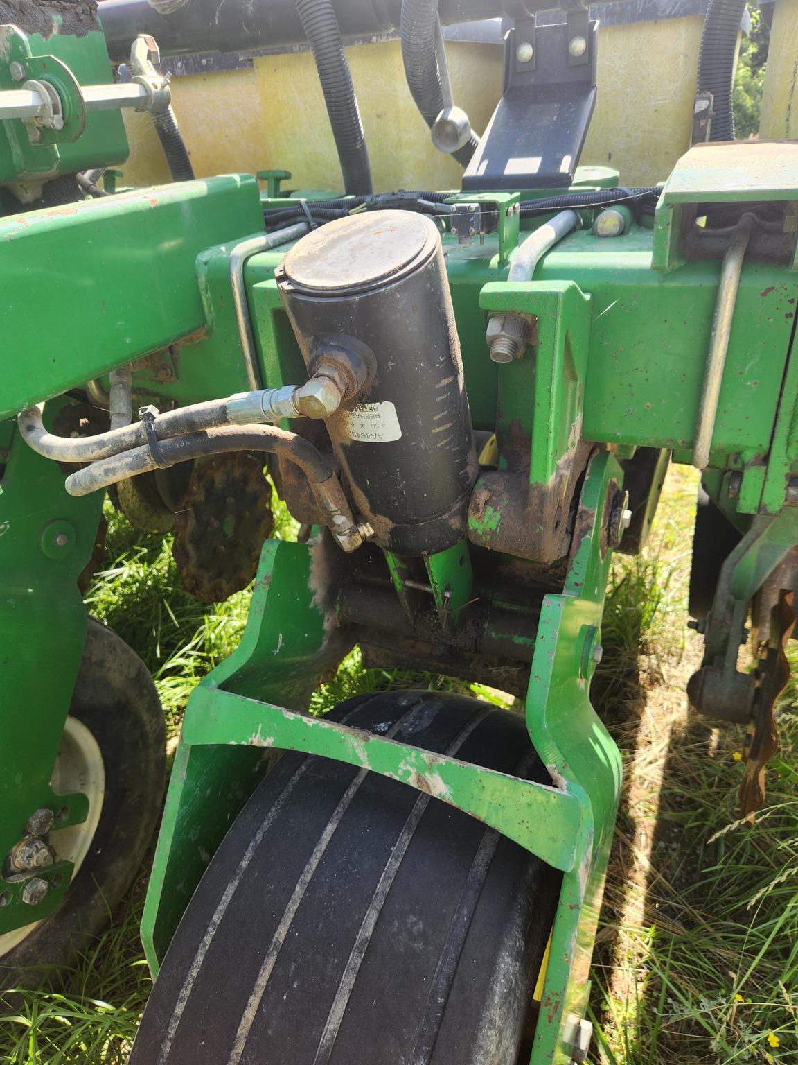 1998 John Deere 1780 Image