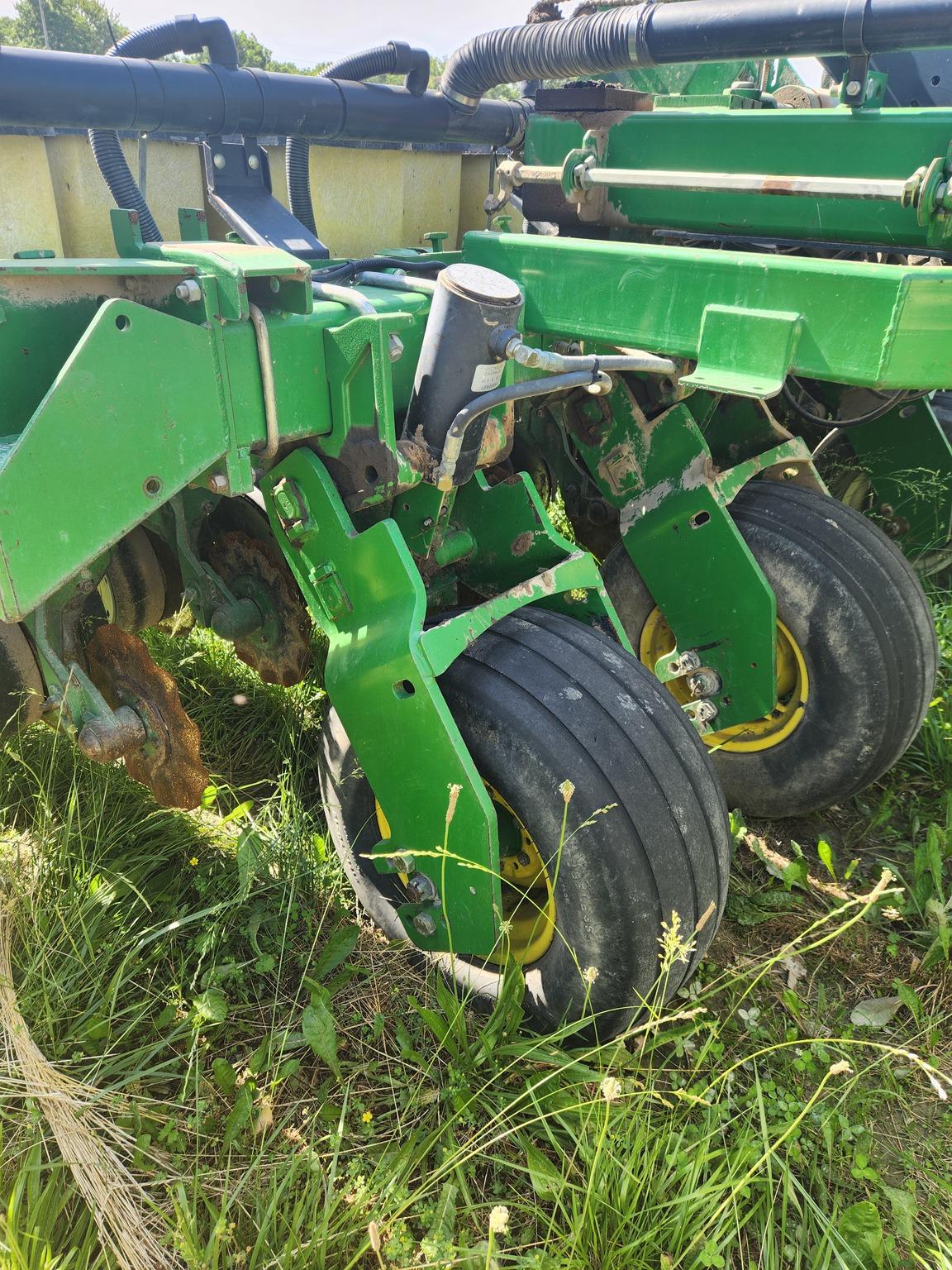1998 John Deere 1780 Image