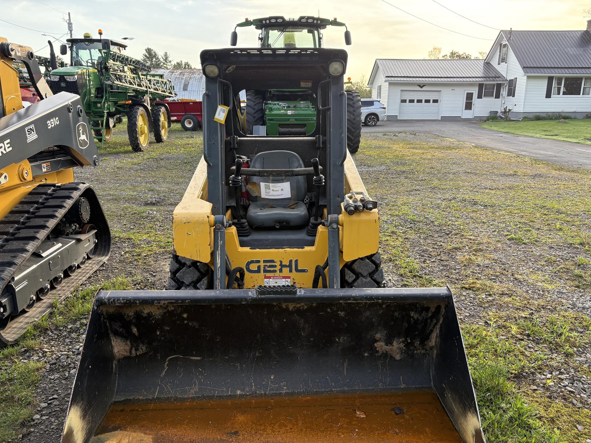 2015 Gehl R135 Image