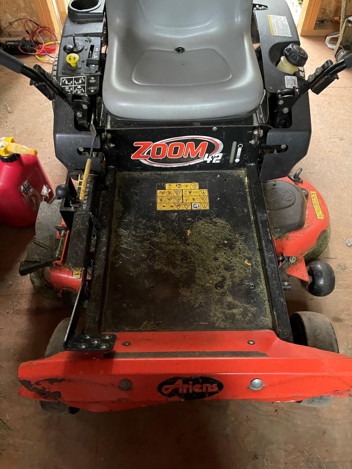 2014 Ariens Zoom 42 Image