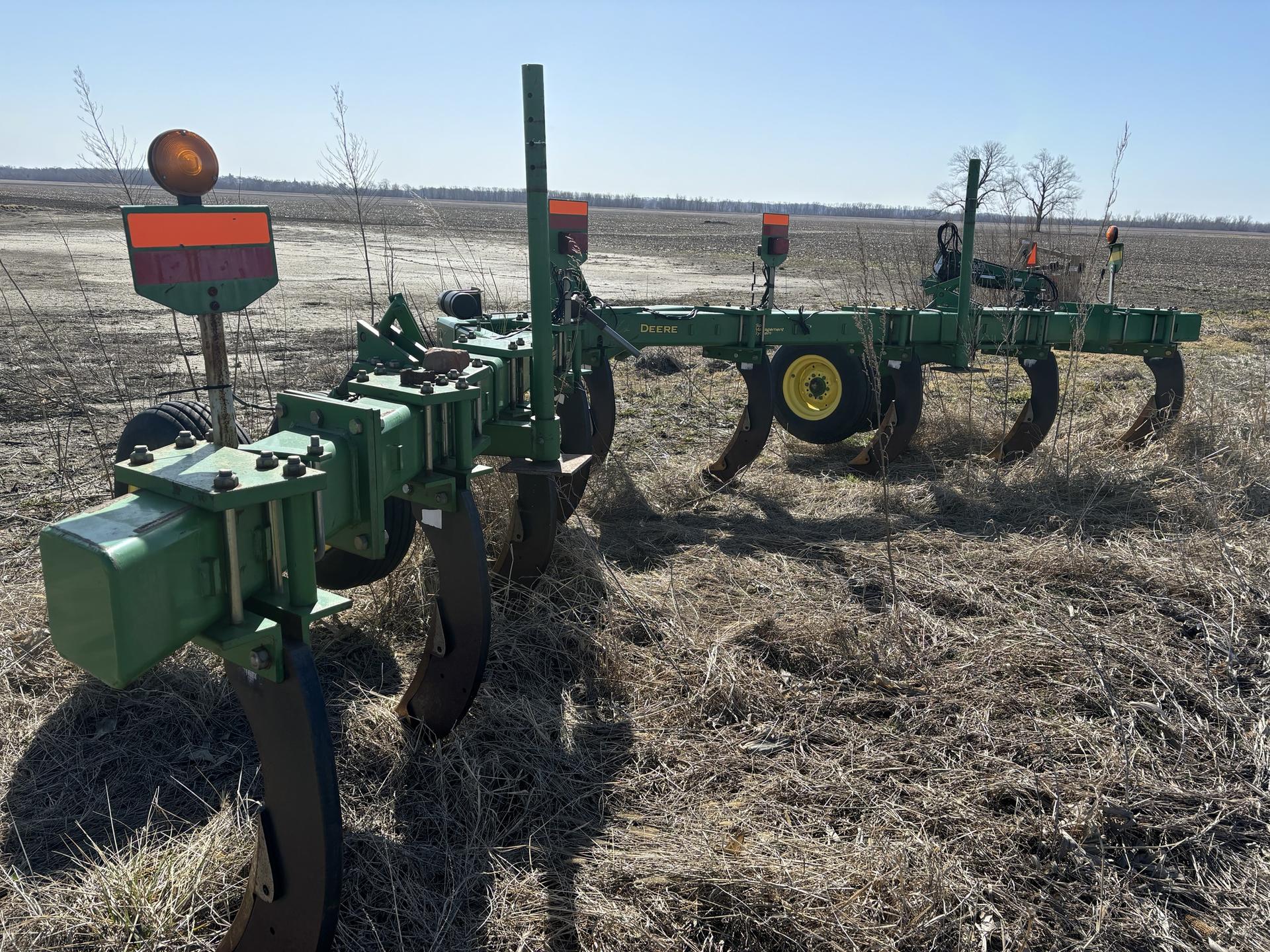 2010 John Deere 915 Image