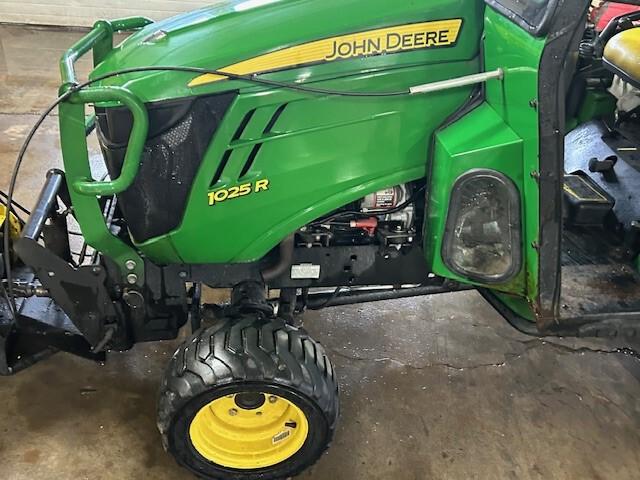 2015 John Deere 1025R Image