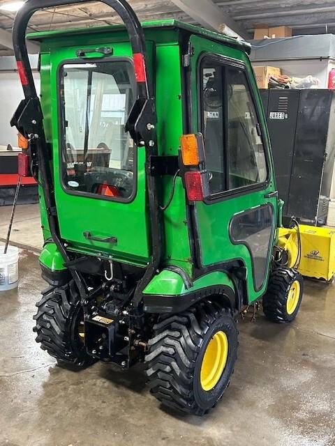 2015 John Deere 1025R Image