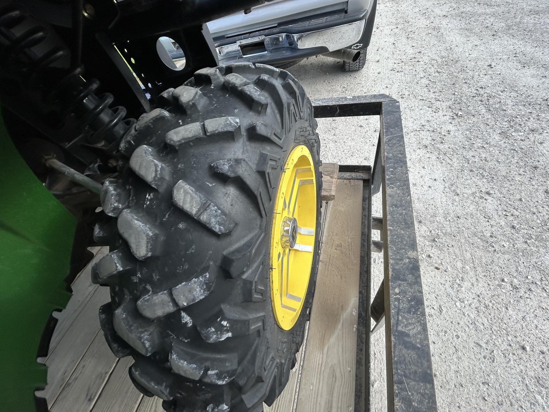 2011 John Deere XUV 825I GREEN Image